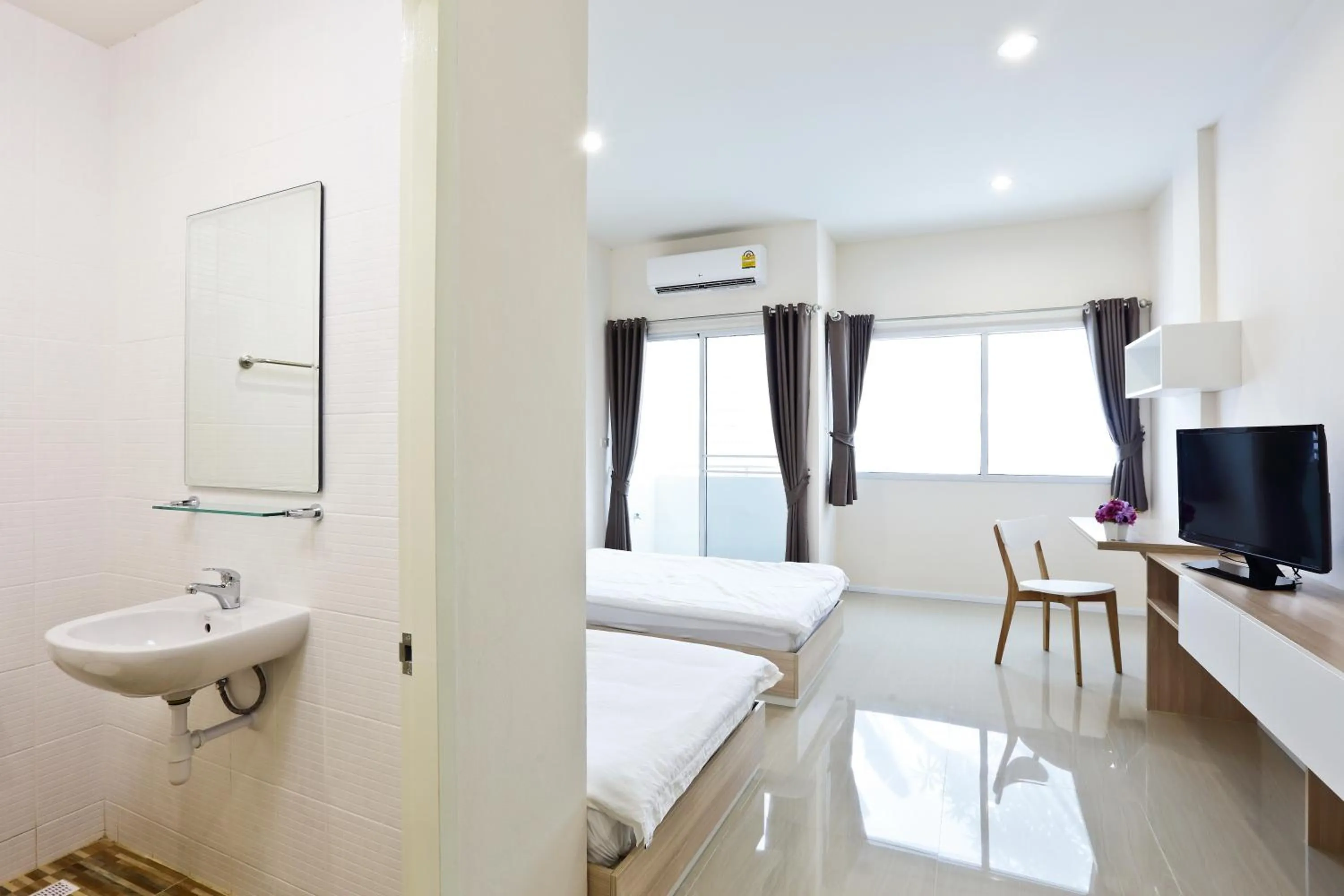 Photo of the whole room, Bed in Rangh Place