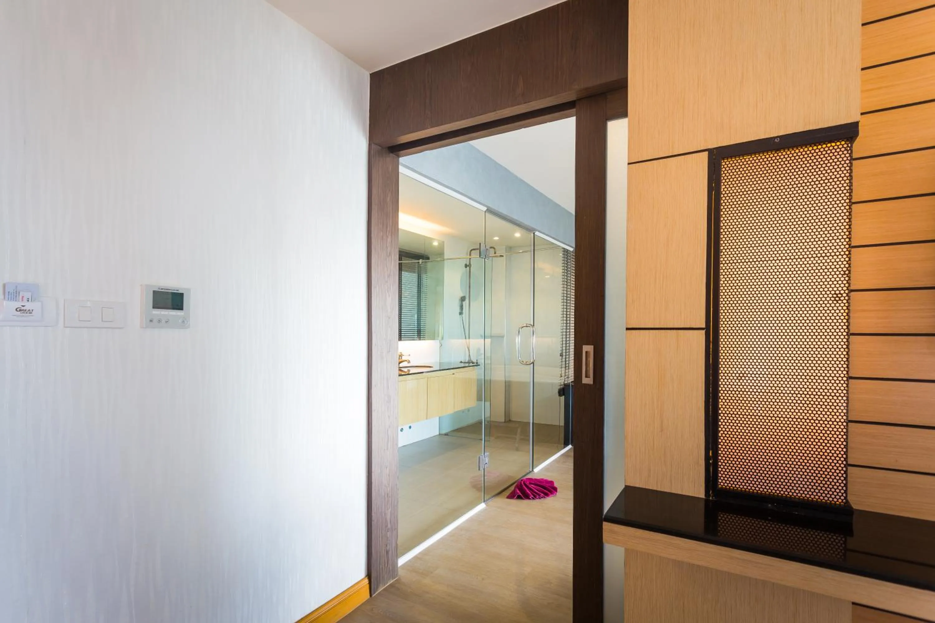 Bathroom, Bed in Anda Beachside Hotel