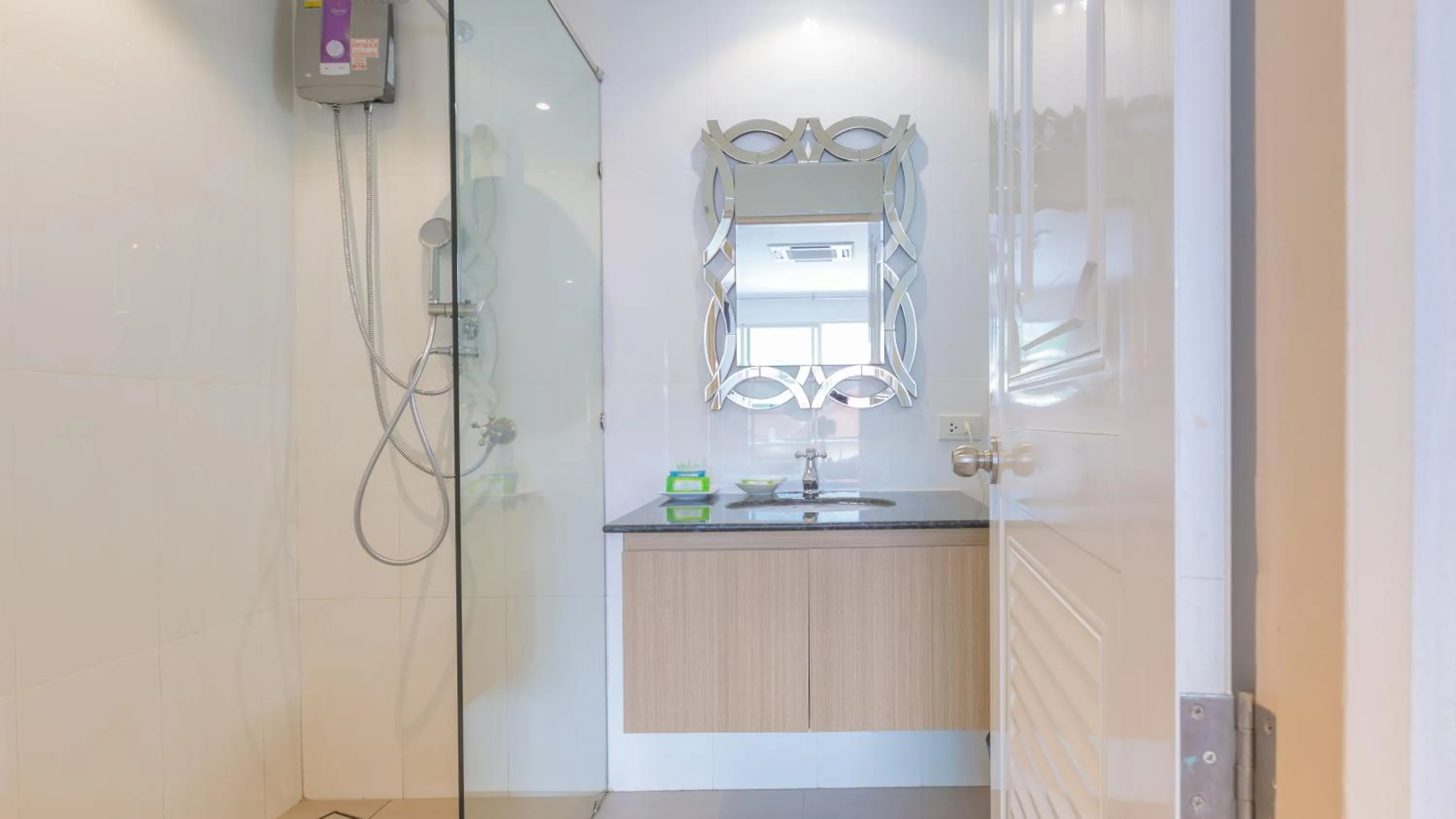 Shower in Anda Beachside Hotel