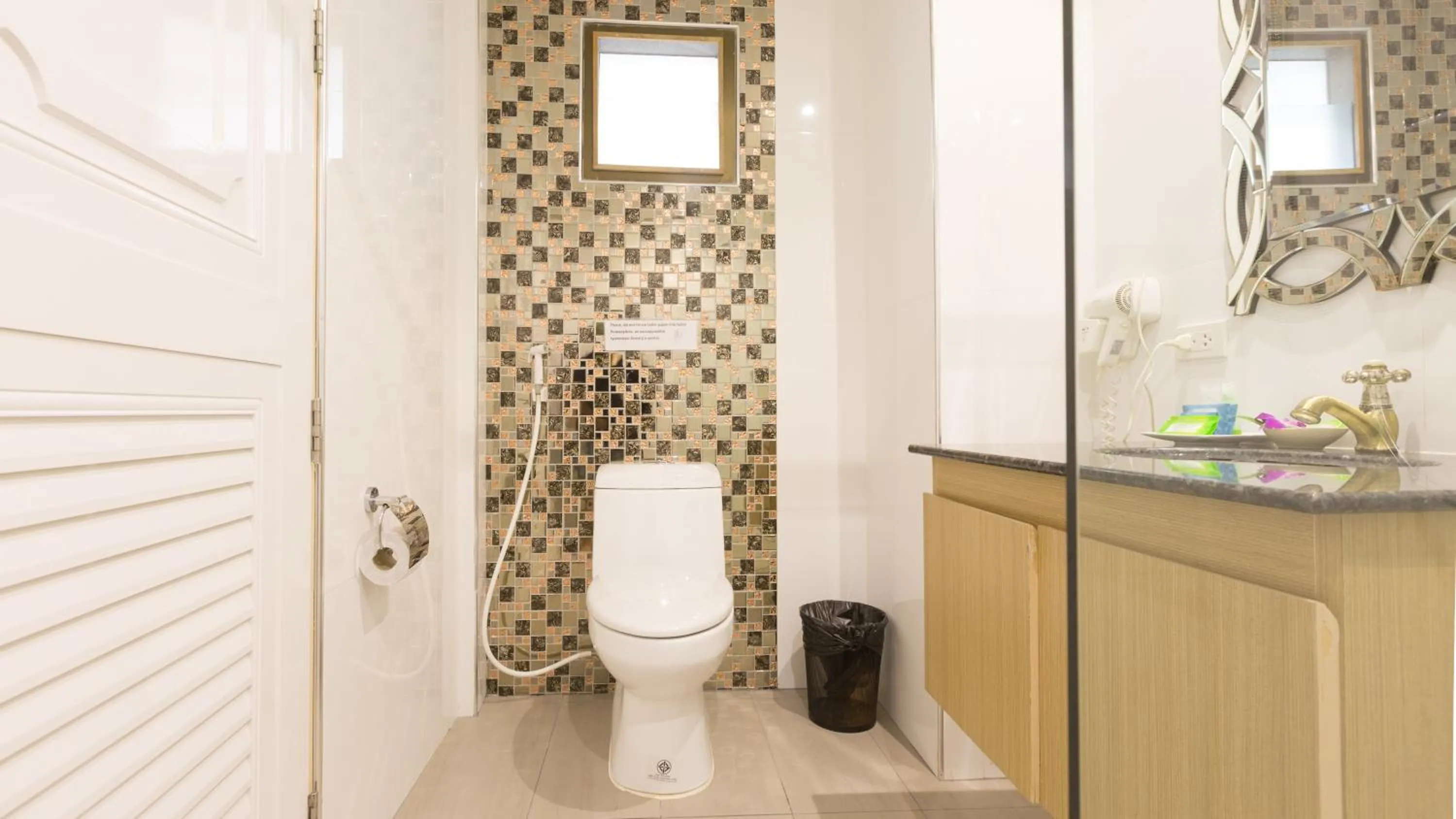 Toilet in Anda Beachside Hotel