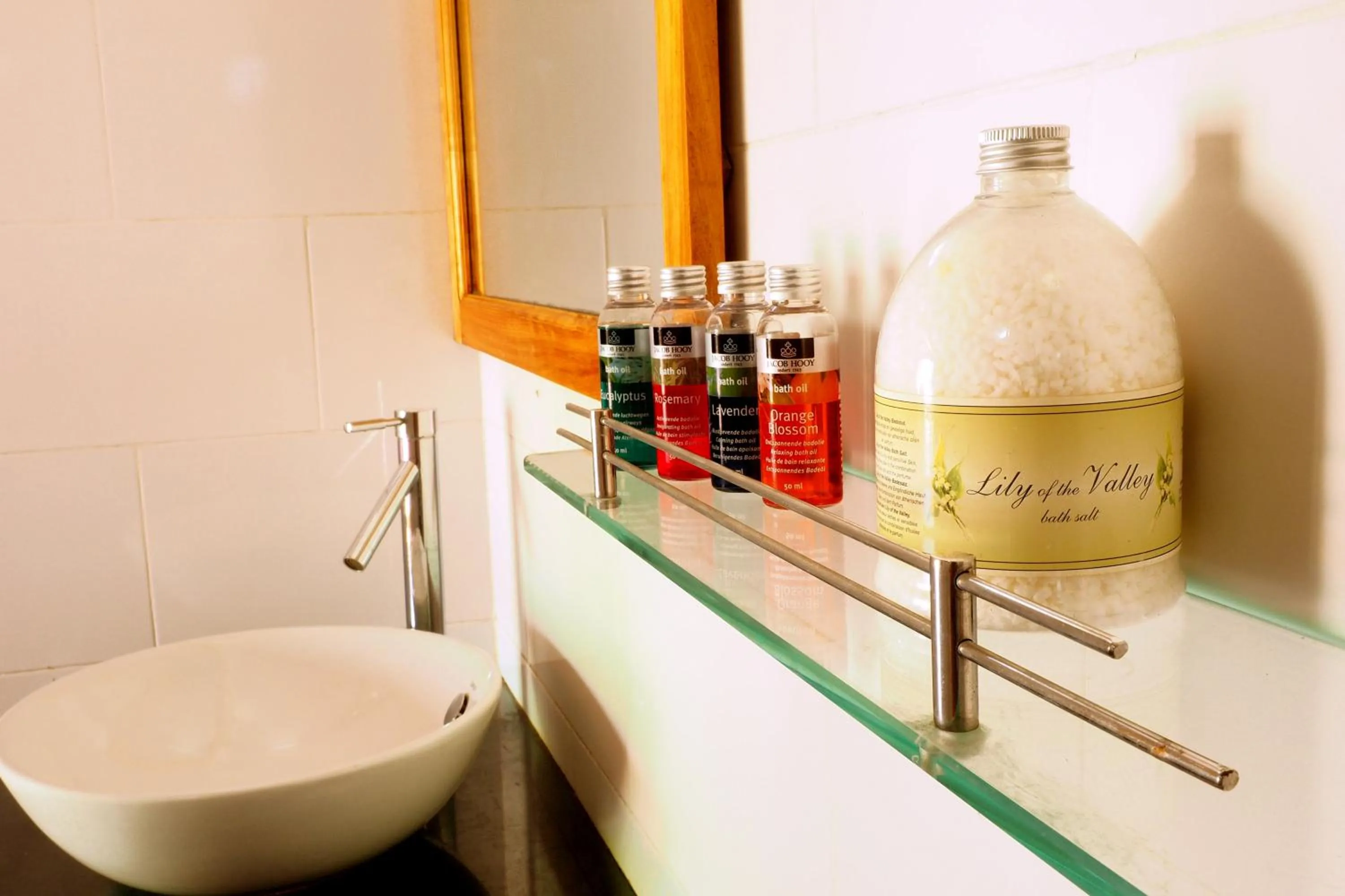 Shower in Luckydaisy Buffalo House