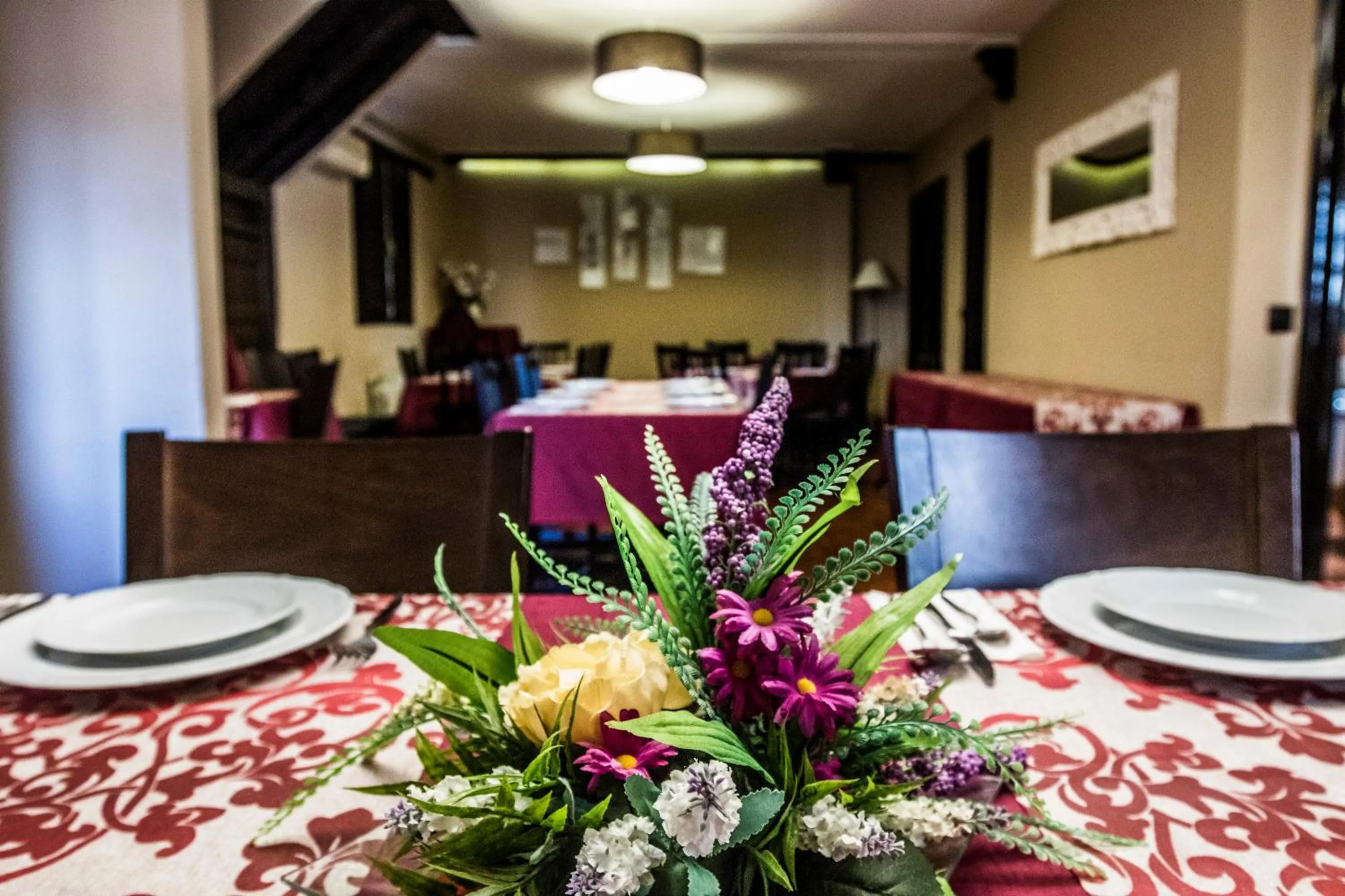 Restaurant/places to eat in La Posada De La Magistral