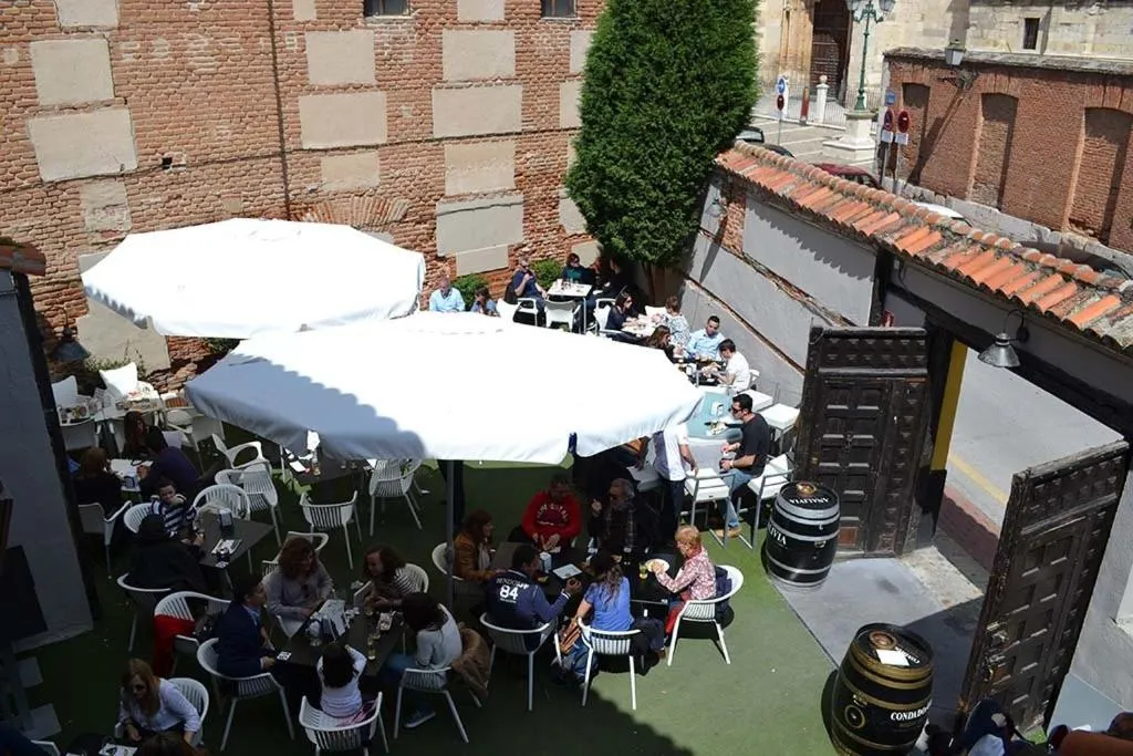Patio in La Posada De La Magistral