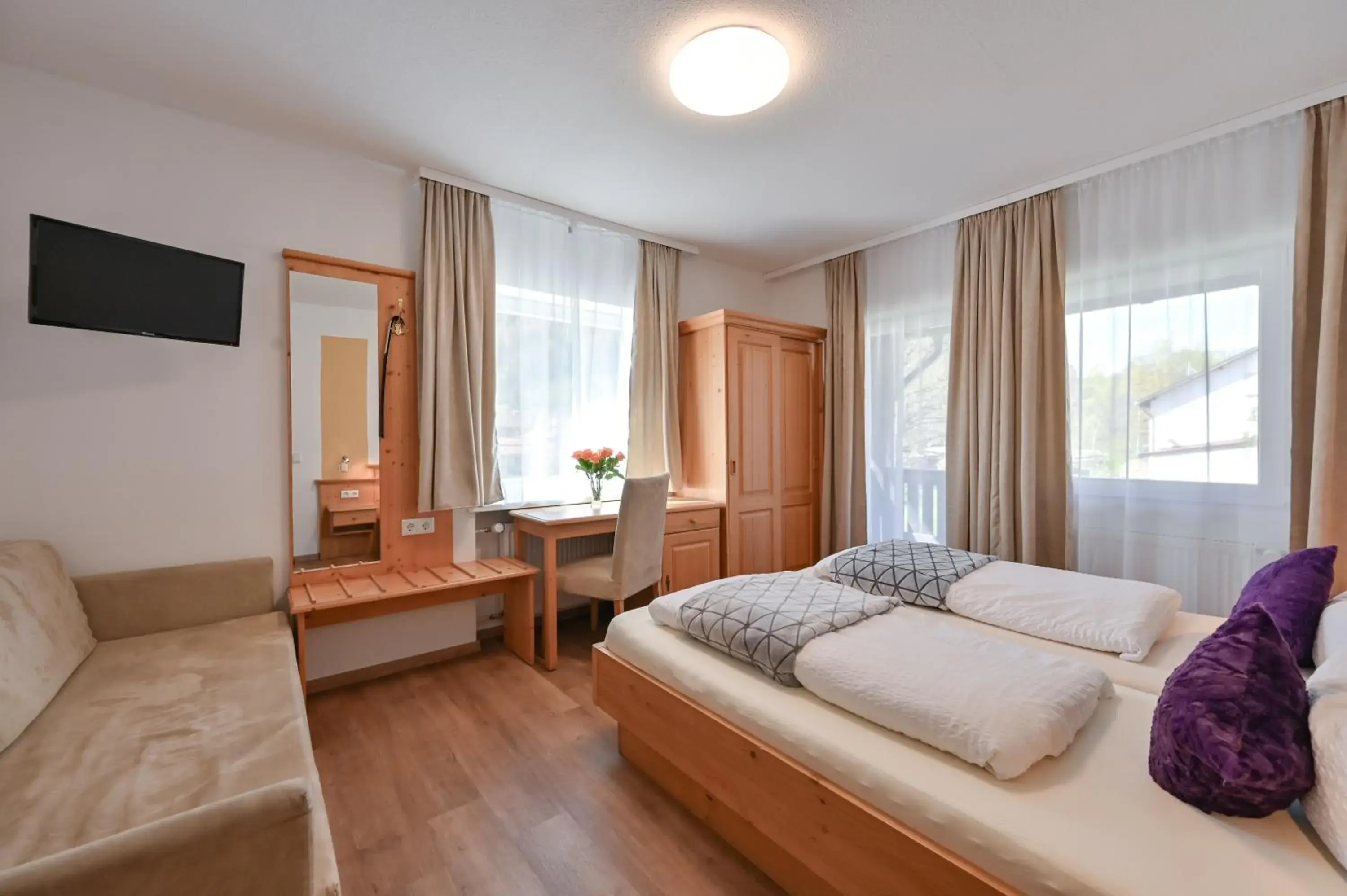 Double Room with Balcony and Sofabed in Pension Freiheit Double Room with Balcony and Sofabed in Pension Freiheit