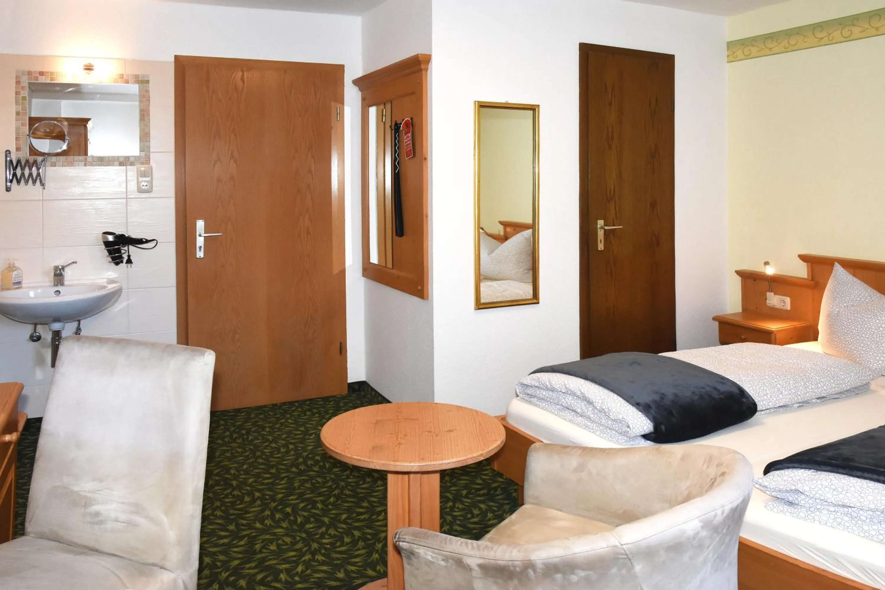 Photo of the whole room, Bed in Pension Freiheit