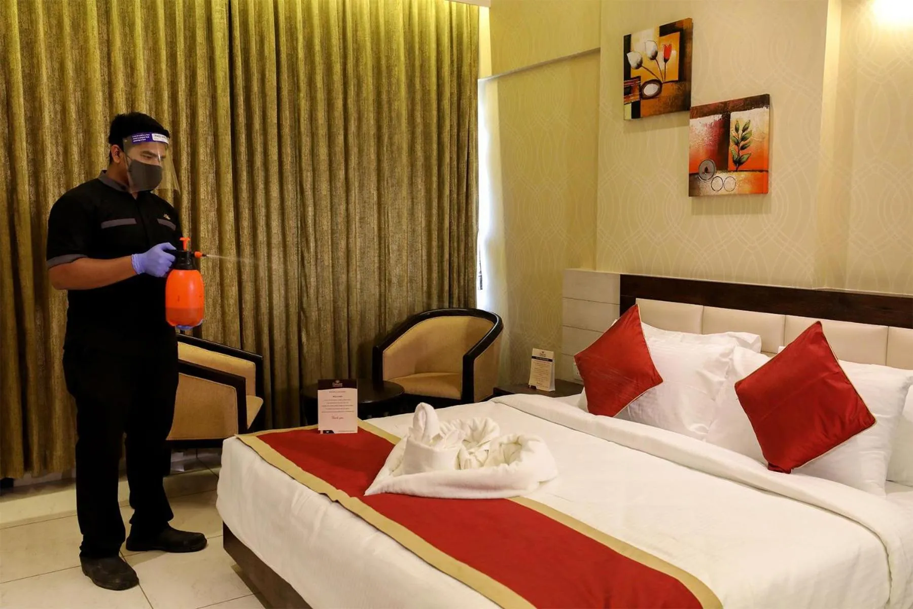 Staff, Bed in The White Pearl Suites