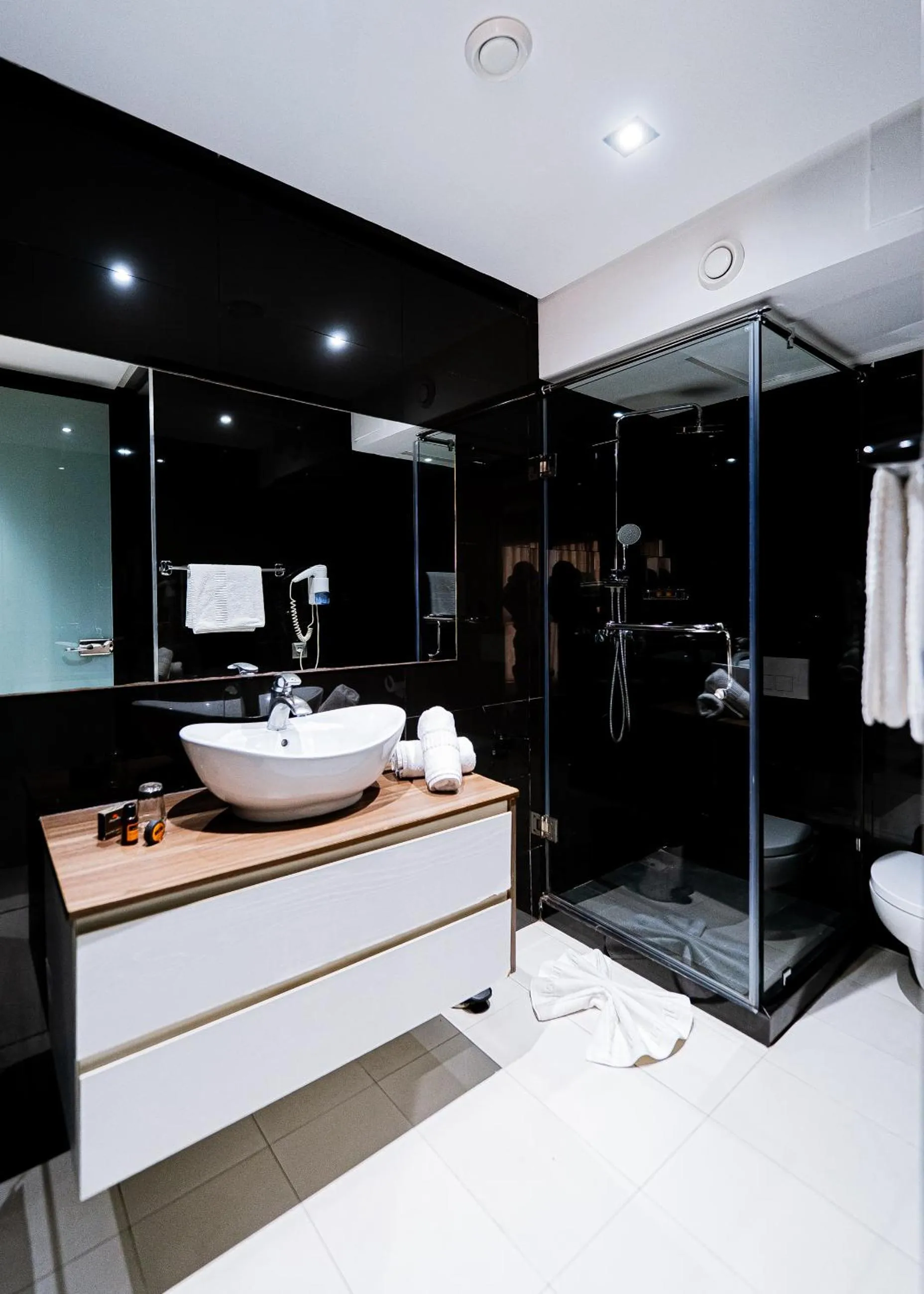 Shower in The Fourteen Luxury Boutique Hotel