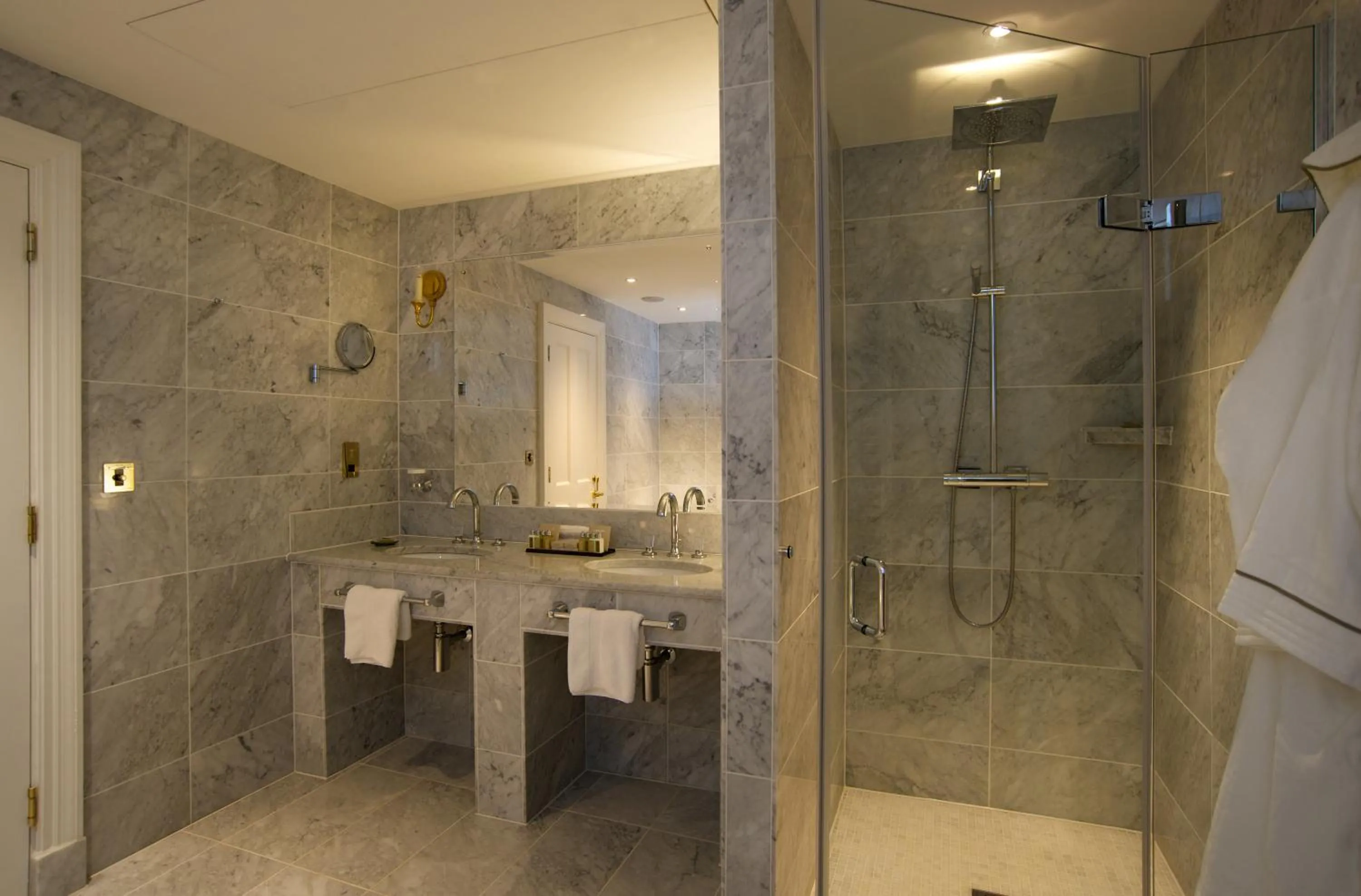 Bathroom in GreyFriars