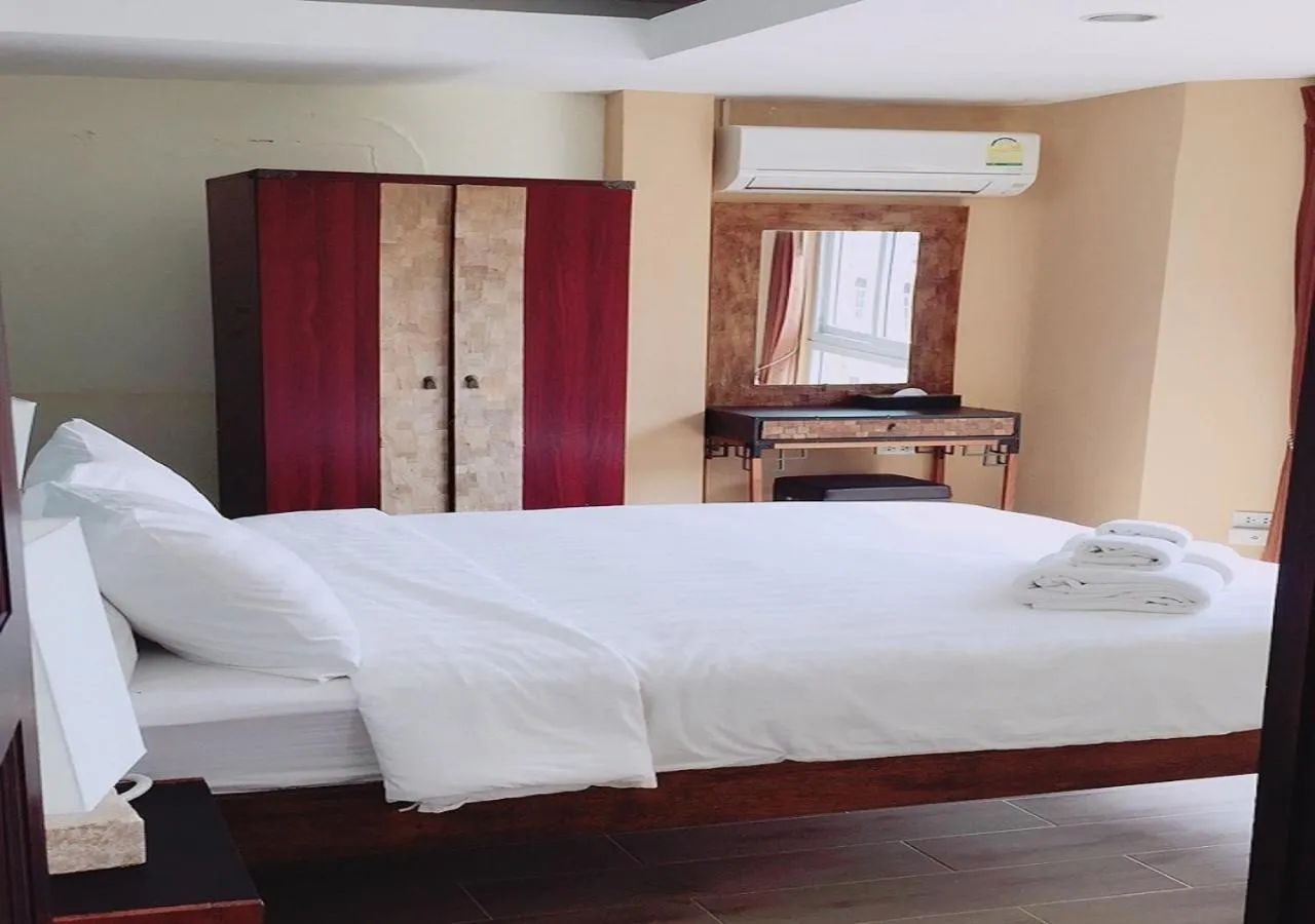 Bed in Arcadia Maephim Serviced Apartments
