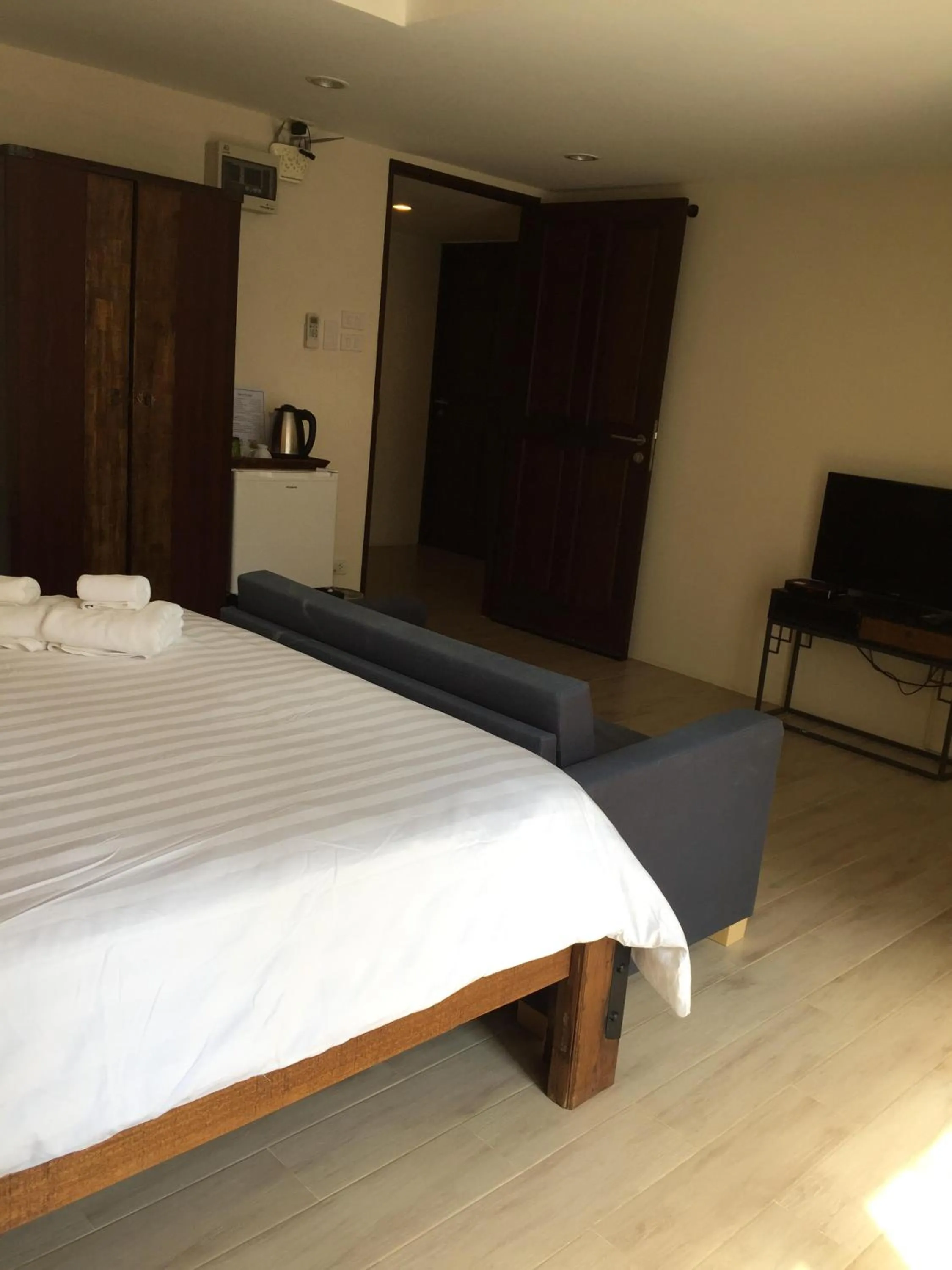 Bedroom, Bed in Arcadia Maephim Serviced Apartments