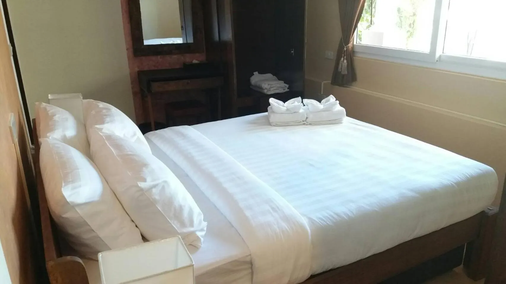 Bed in Arcadia Maephim Serviced Apartments