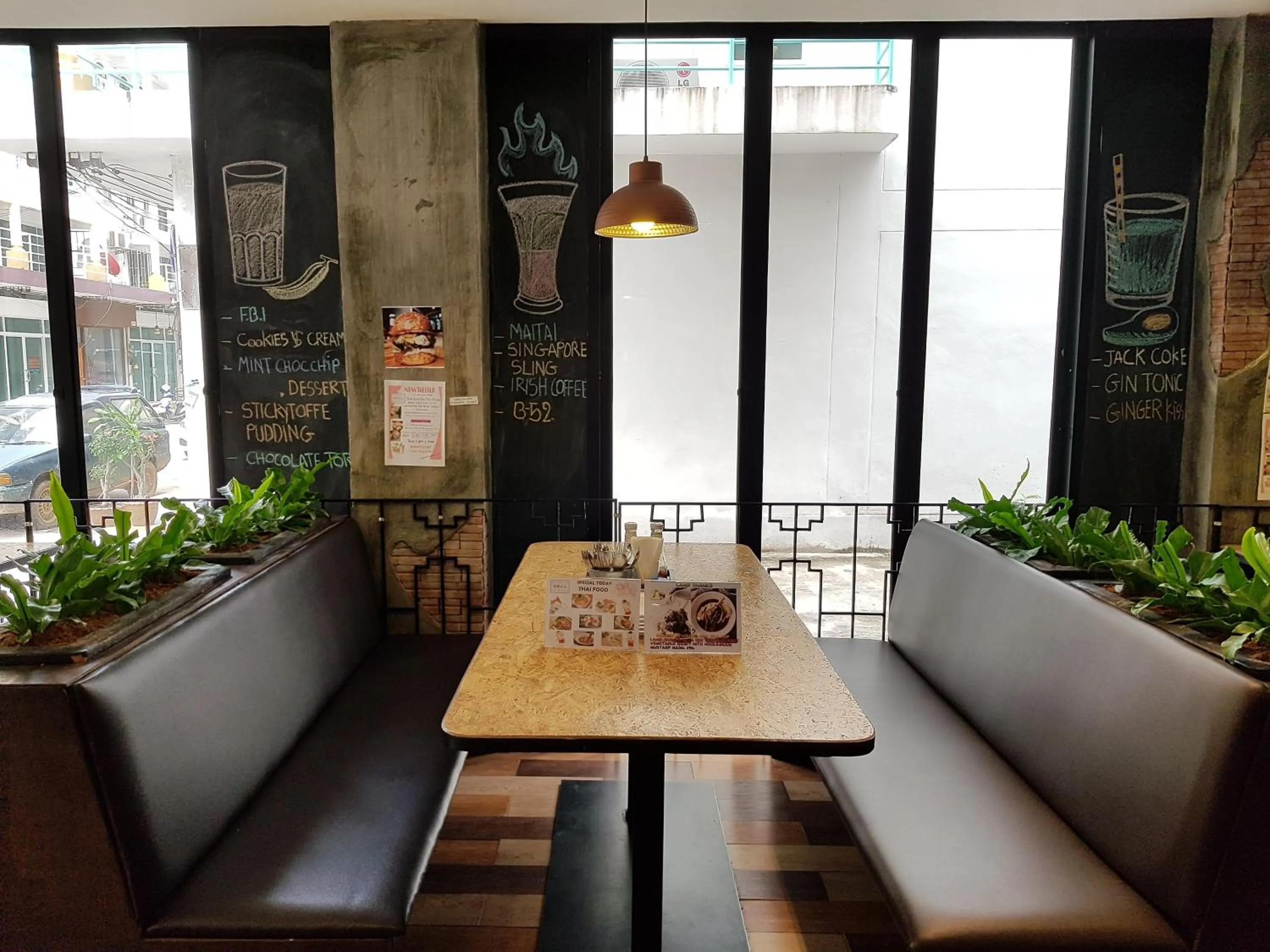 Restaurant/places to eat in Arcadia Maephim Serviced Apartments