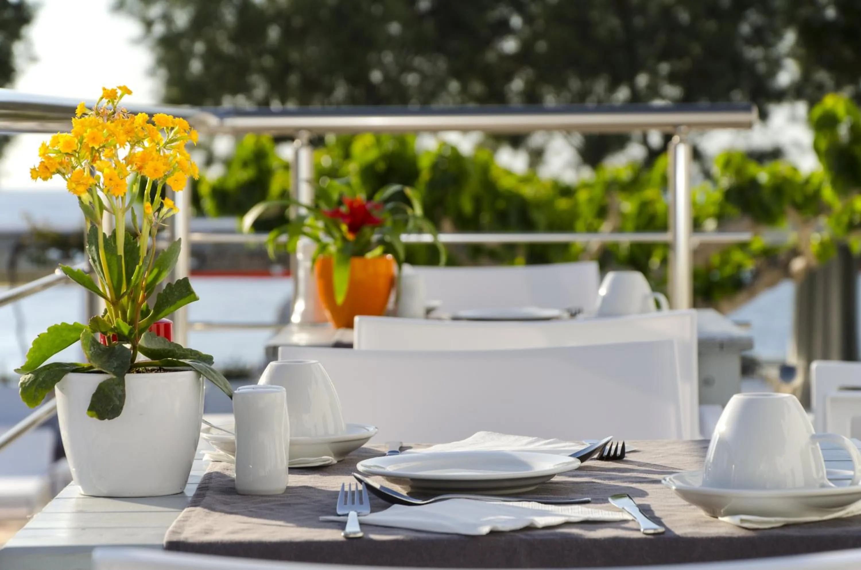 Restaurant/places to eat in RK Beach Hotel