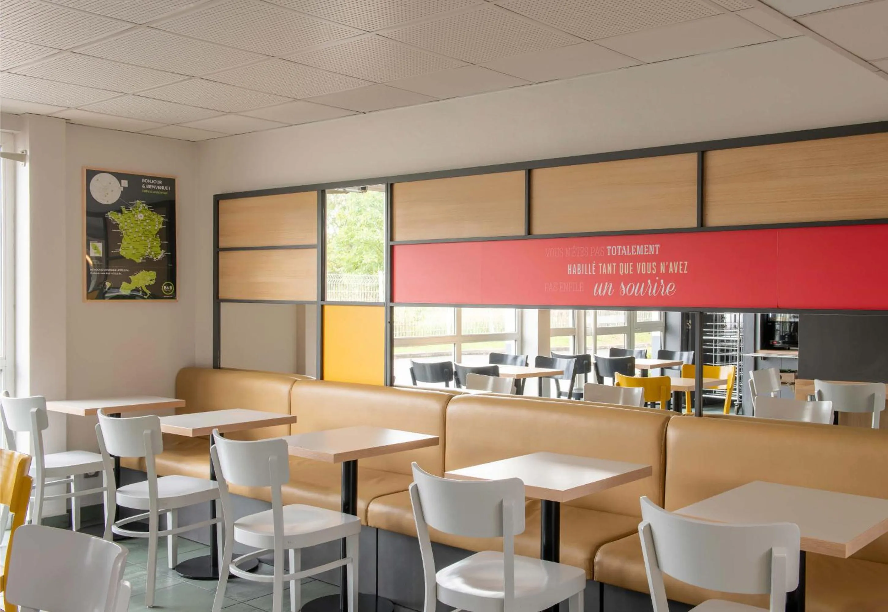 Breakfast in B&B HOTEL Beauvais