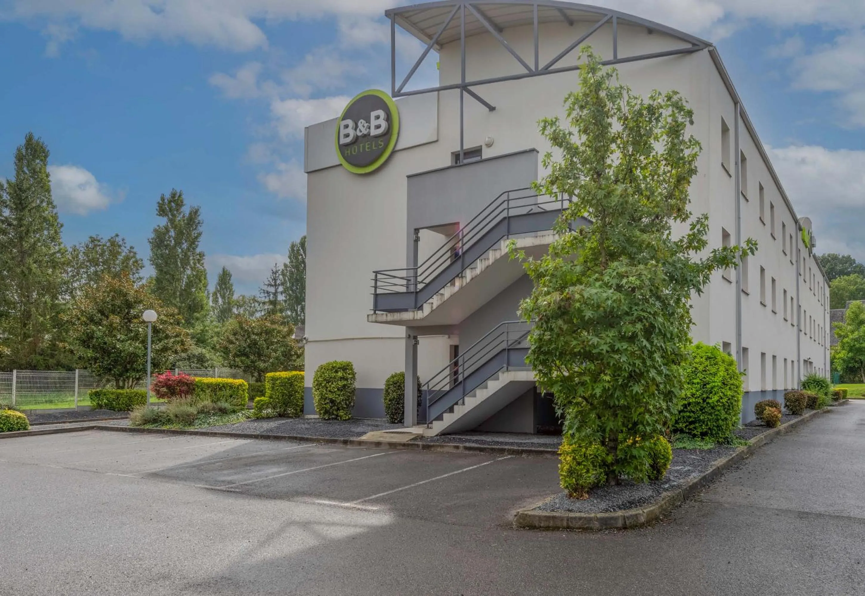 Property building in B&B HOTEL Beauvais