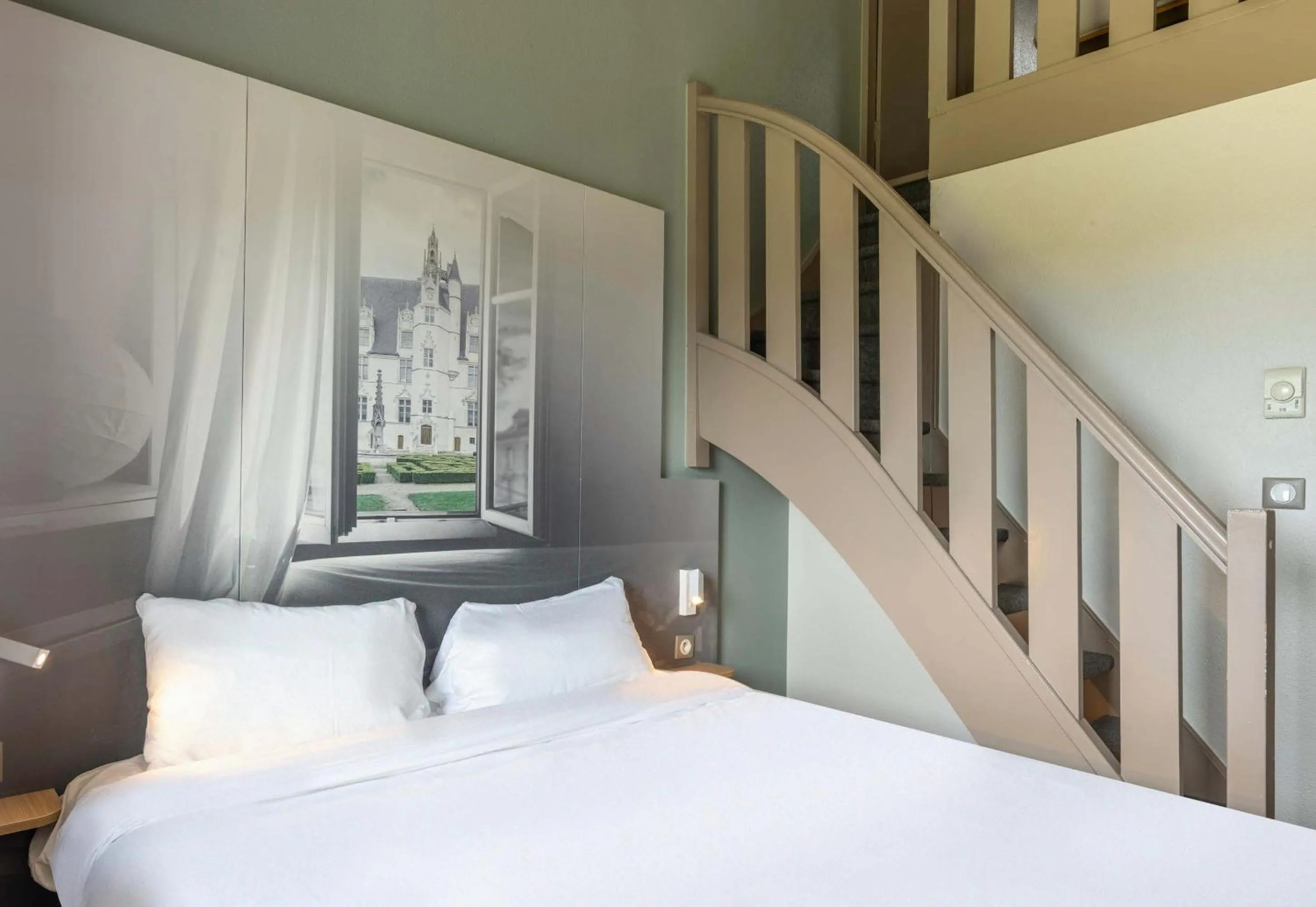 Bedroom, Bed in B&B HOTEL Beauvais