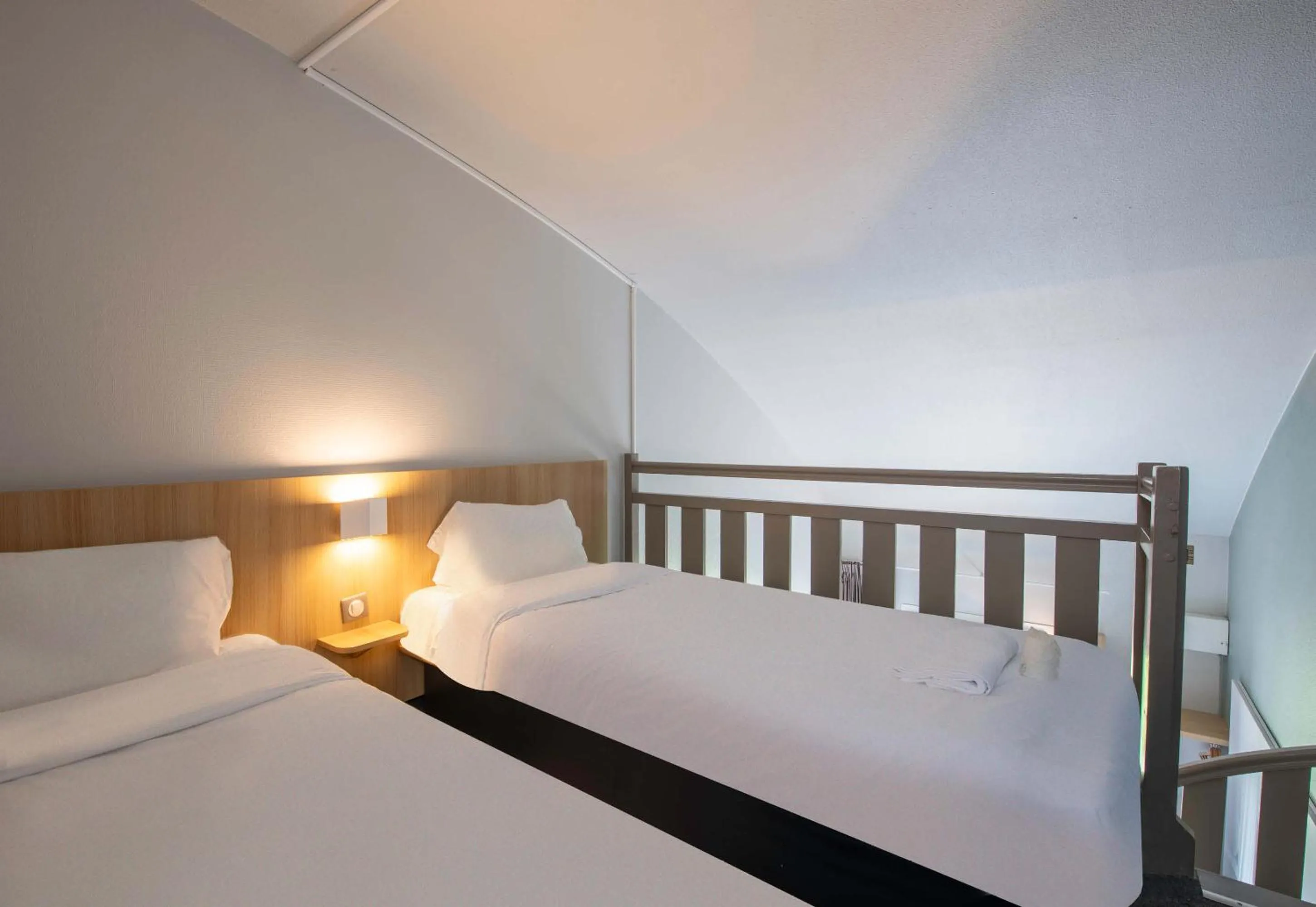 Bedroom, Bed in B&B HOTEL Beauvais