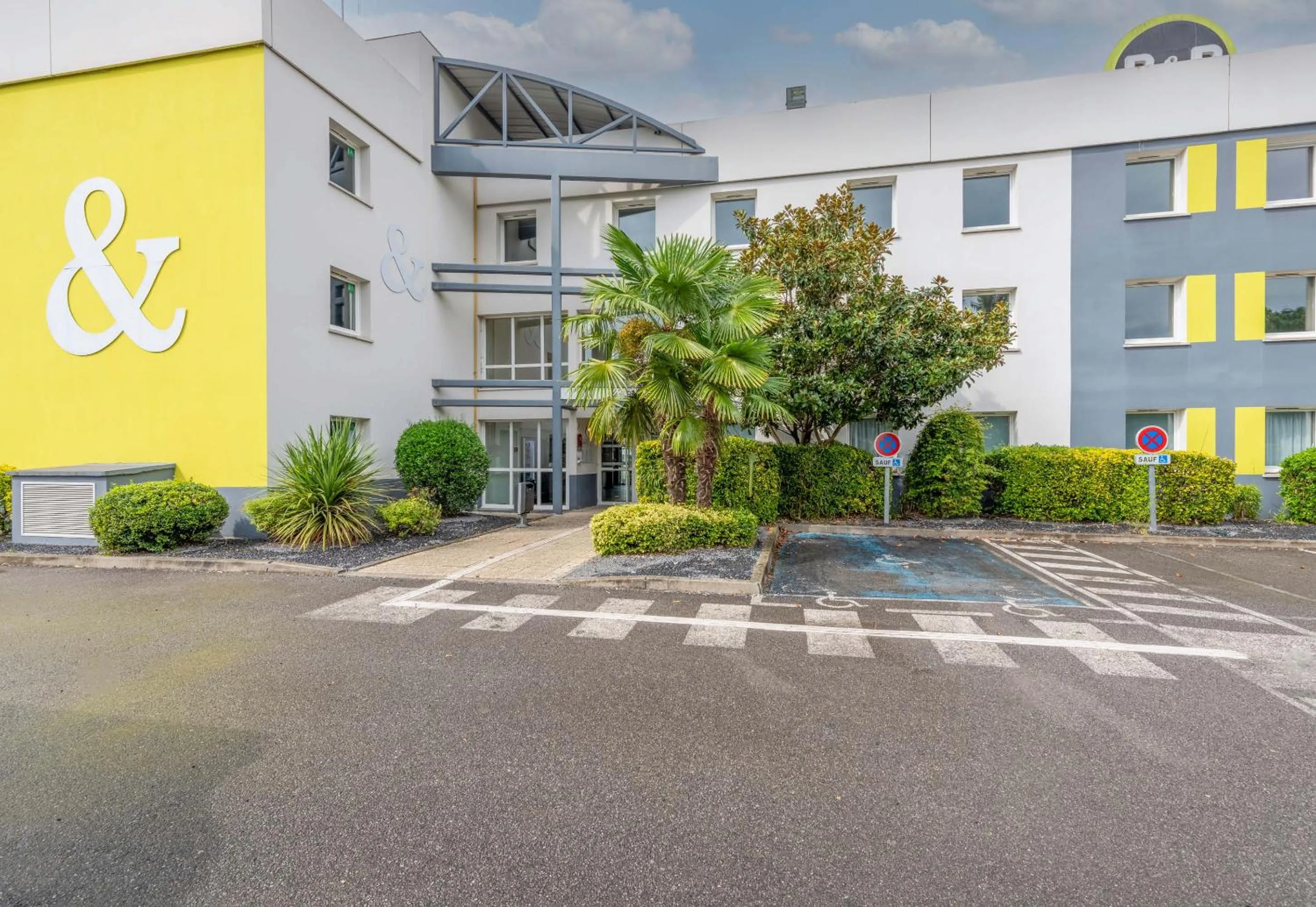 Property building in B&B HOTEL Beauvais