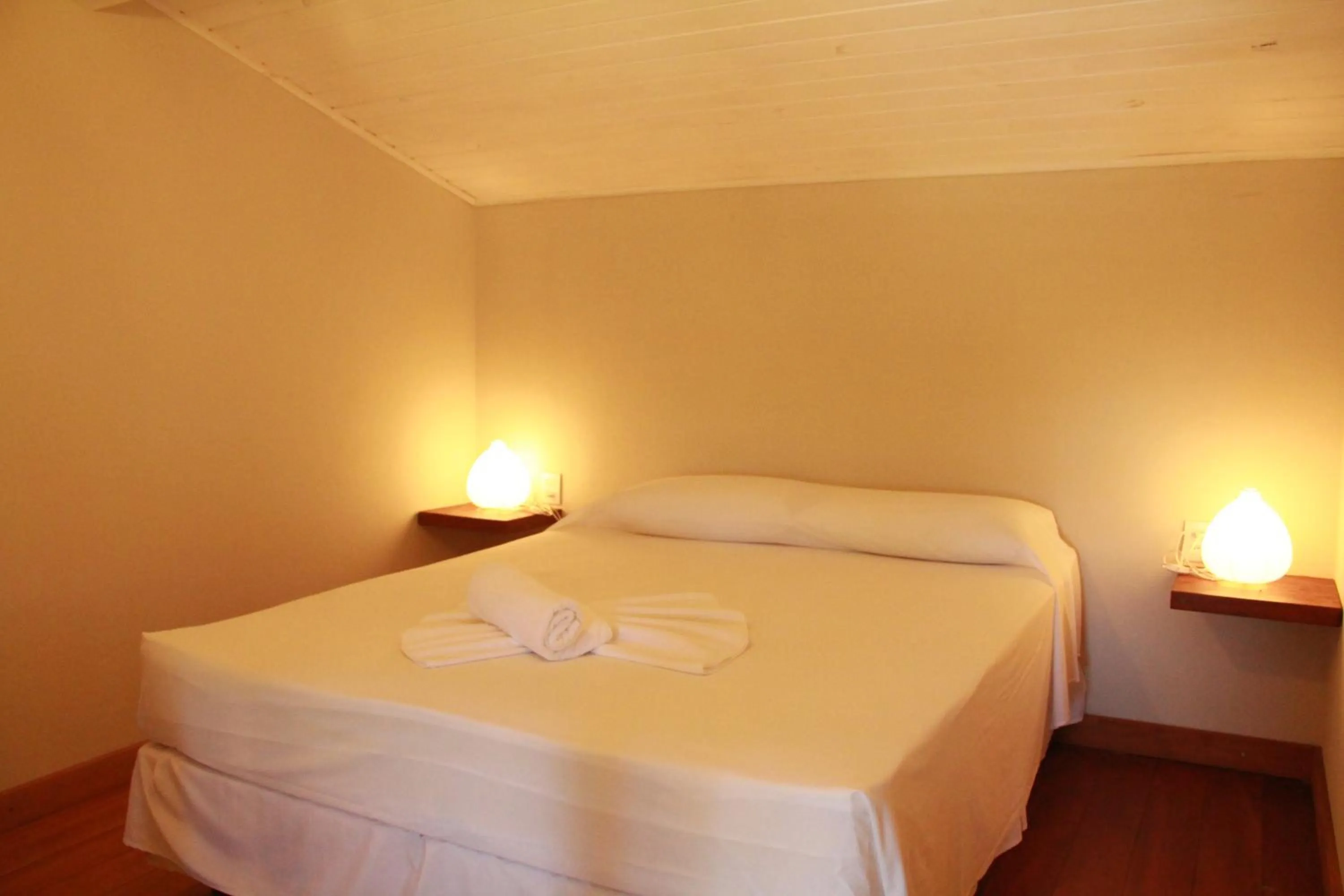 Photo of the whole room, Bed in Flor da Mata