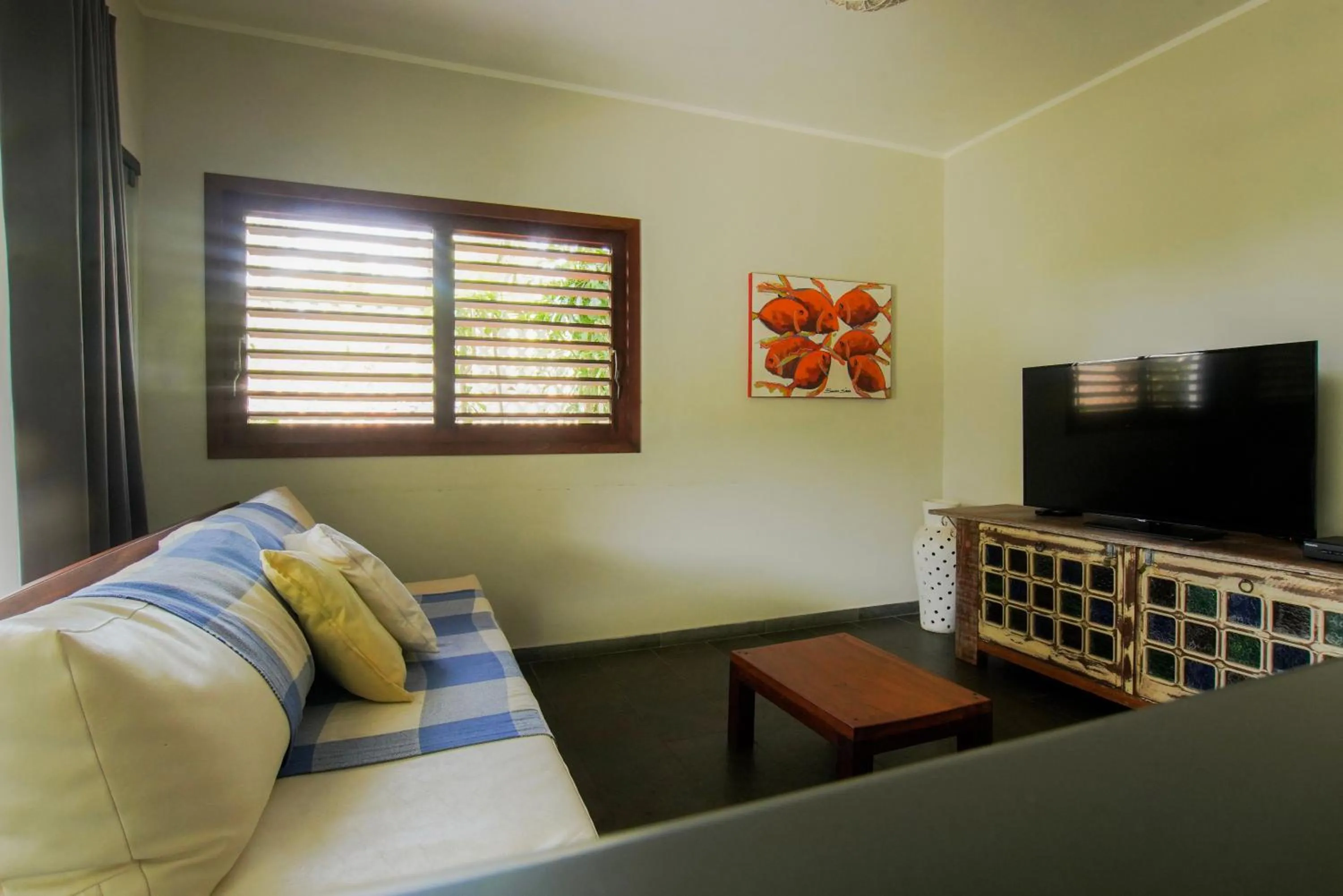 Communal lounge/ TV room in Flor da Mata