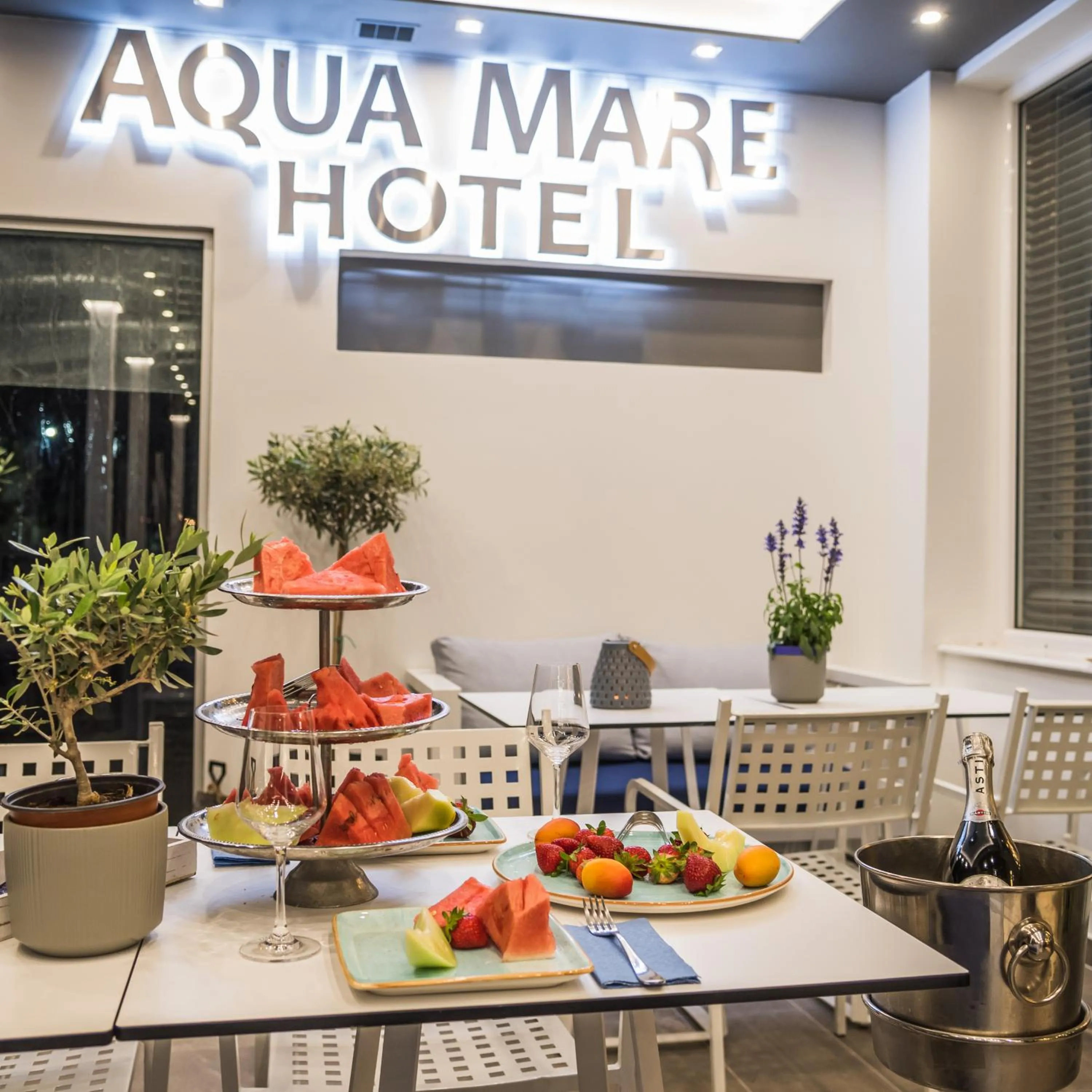 Food and drinks in Aqua Mare Hotel