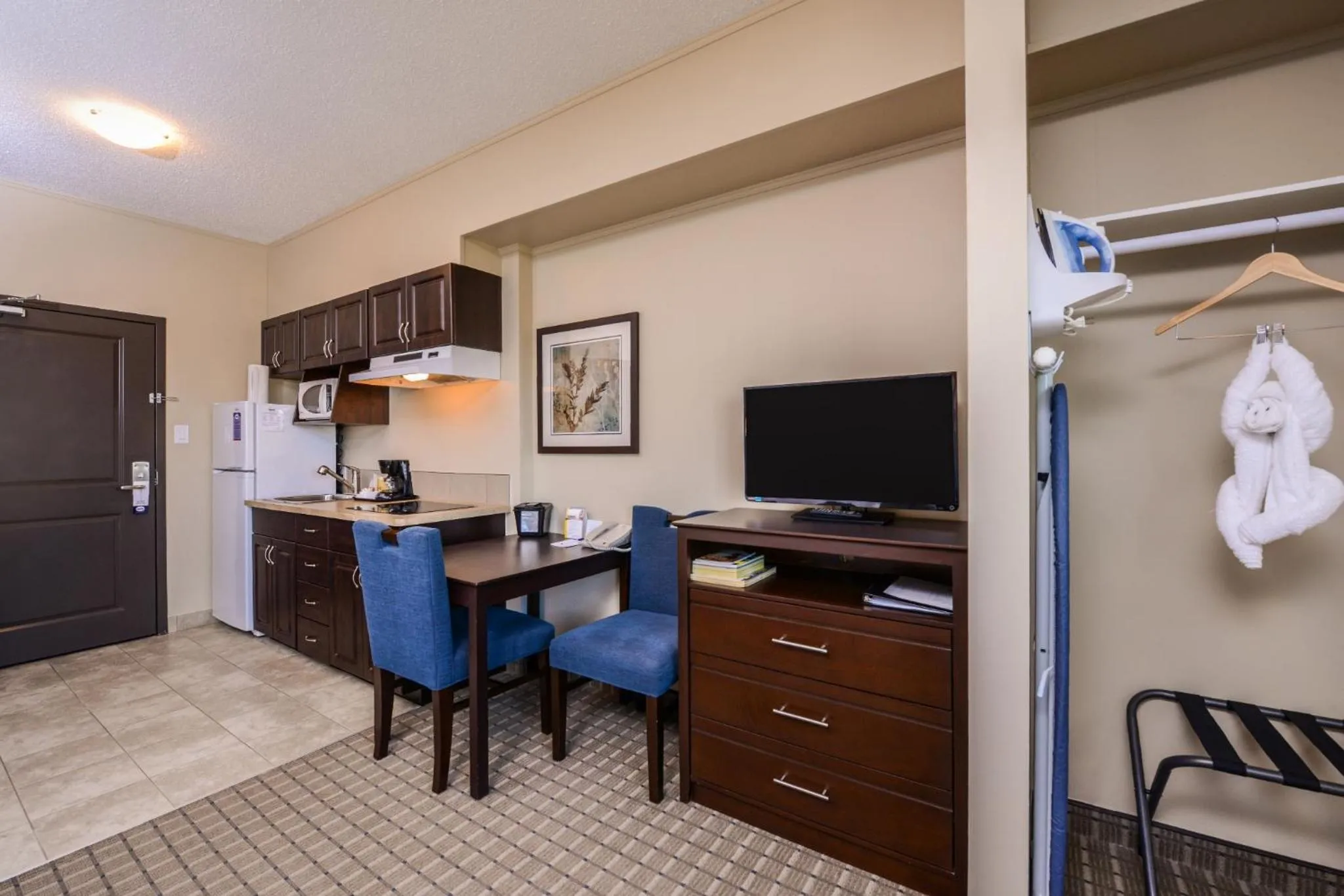 Day, TV/Entertainment Center in Quality Inn and Suites