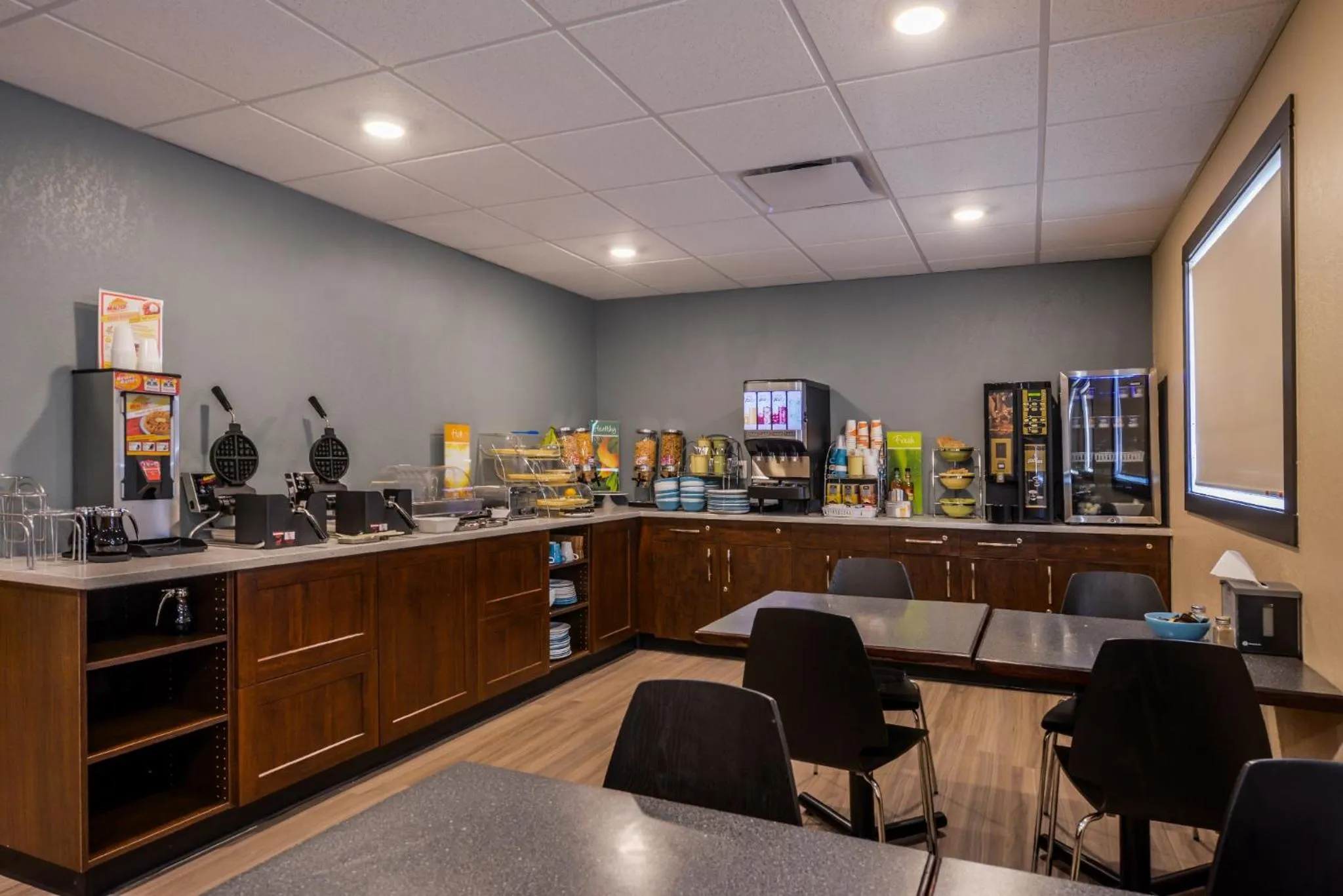 Coffee/tea facilities, Restaurant/Places to Eat in Quality Inn and Suites