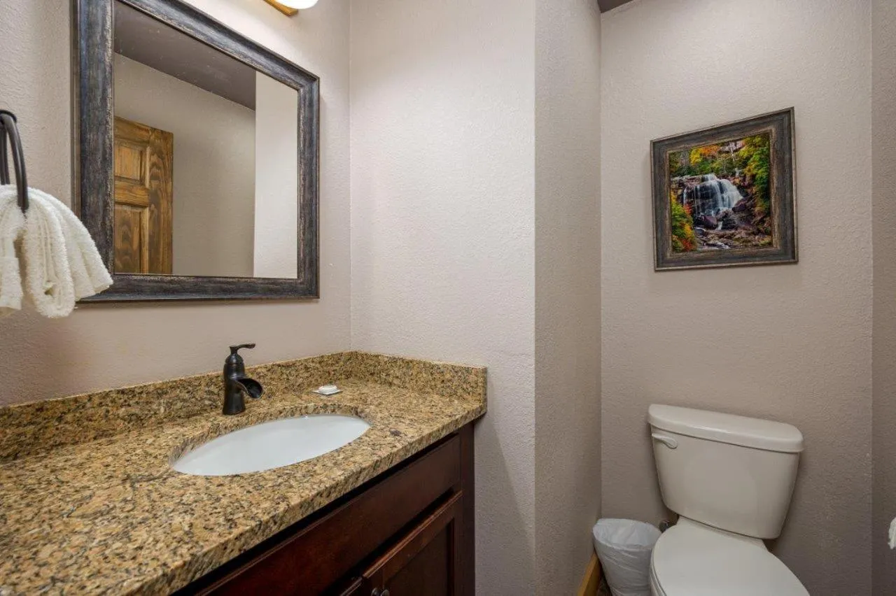 Bathroom in Mountain Palace