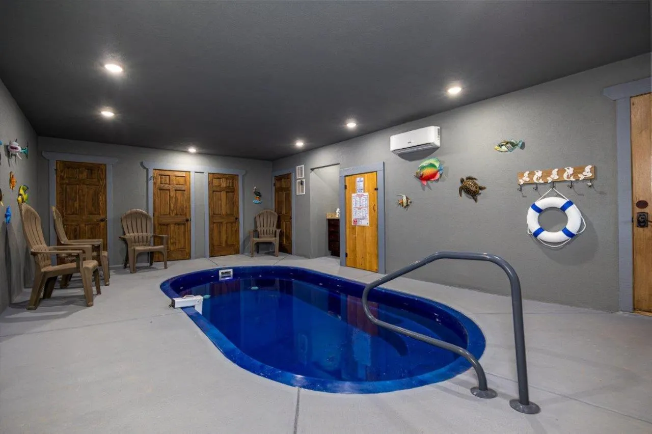 Swimming pool in Mountain Palace