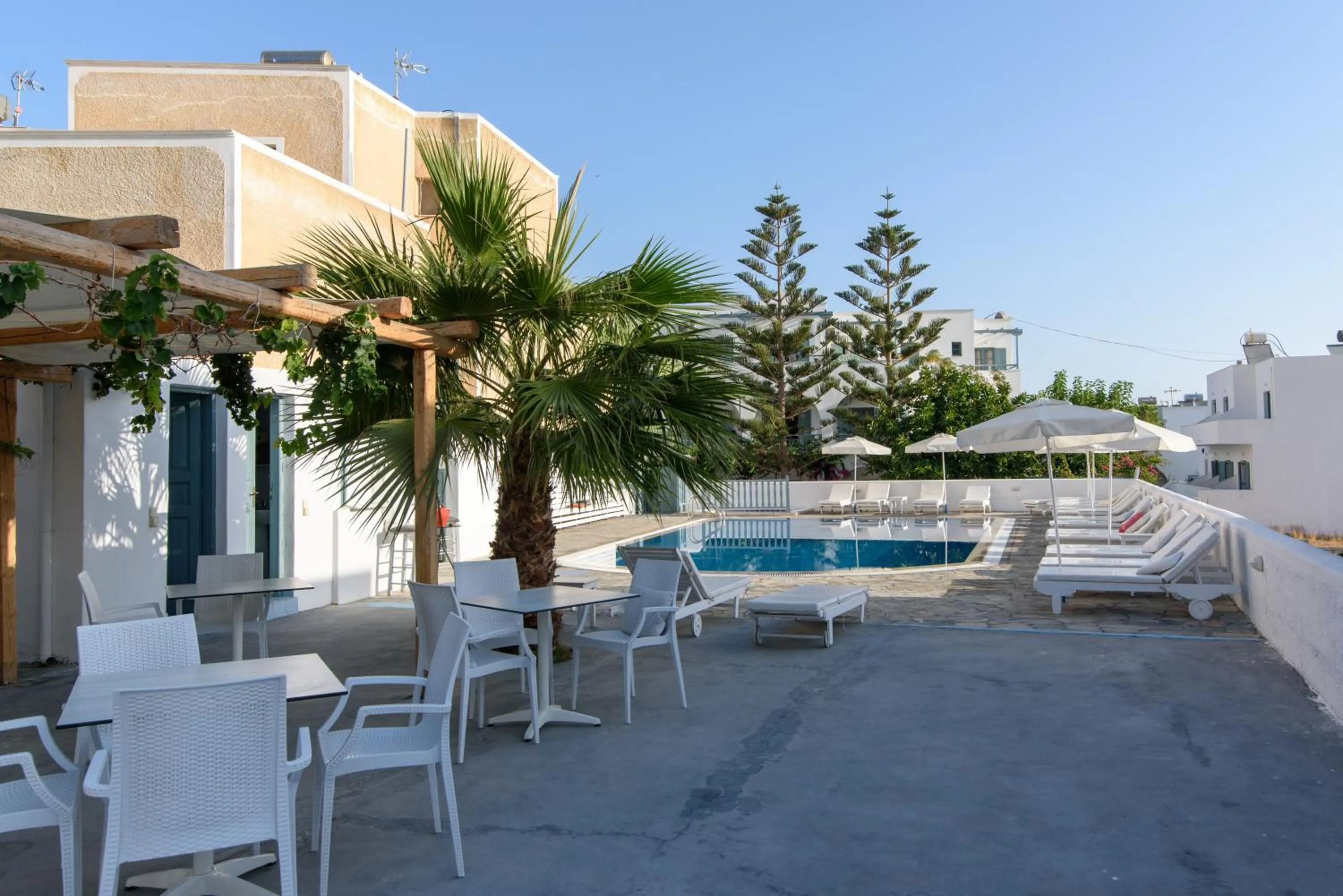 Swimming pool in Iris Boutique Hotel