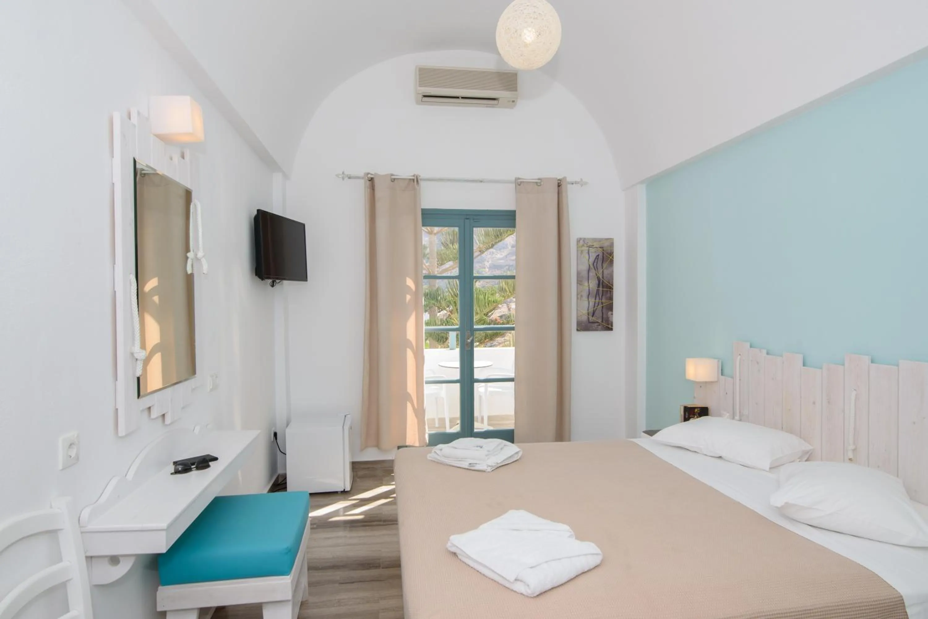 Photo of the whole room, Bed in Iris Boutique Hotel