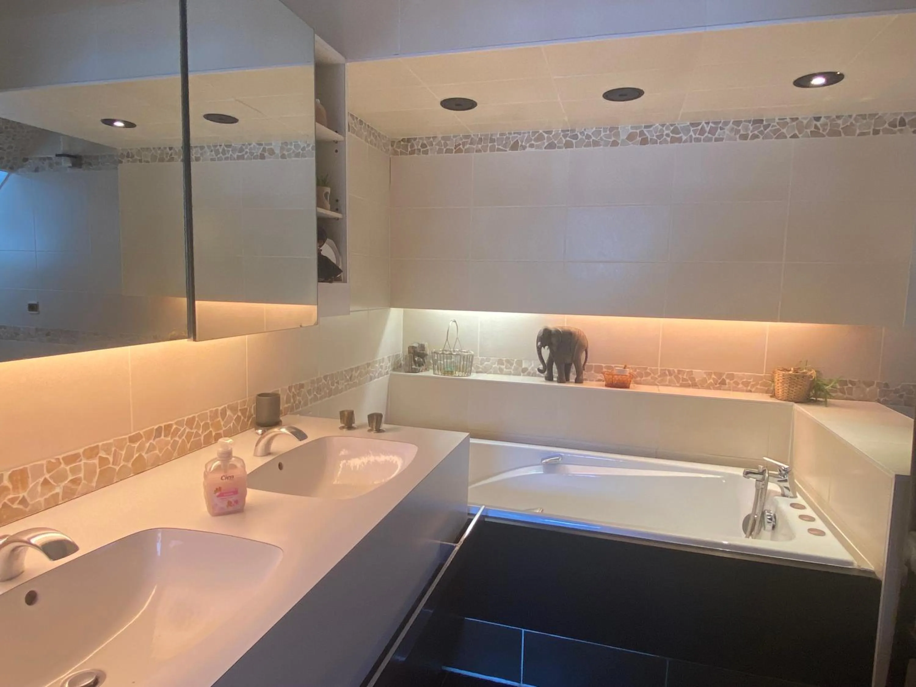 Bathroom in Chambres Privatives Chez l'Habitant