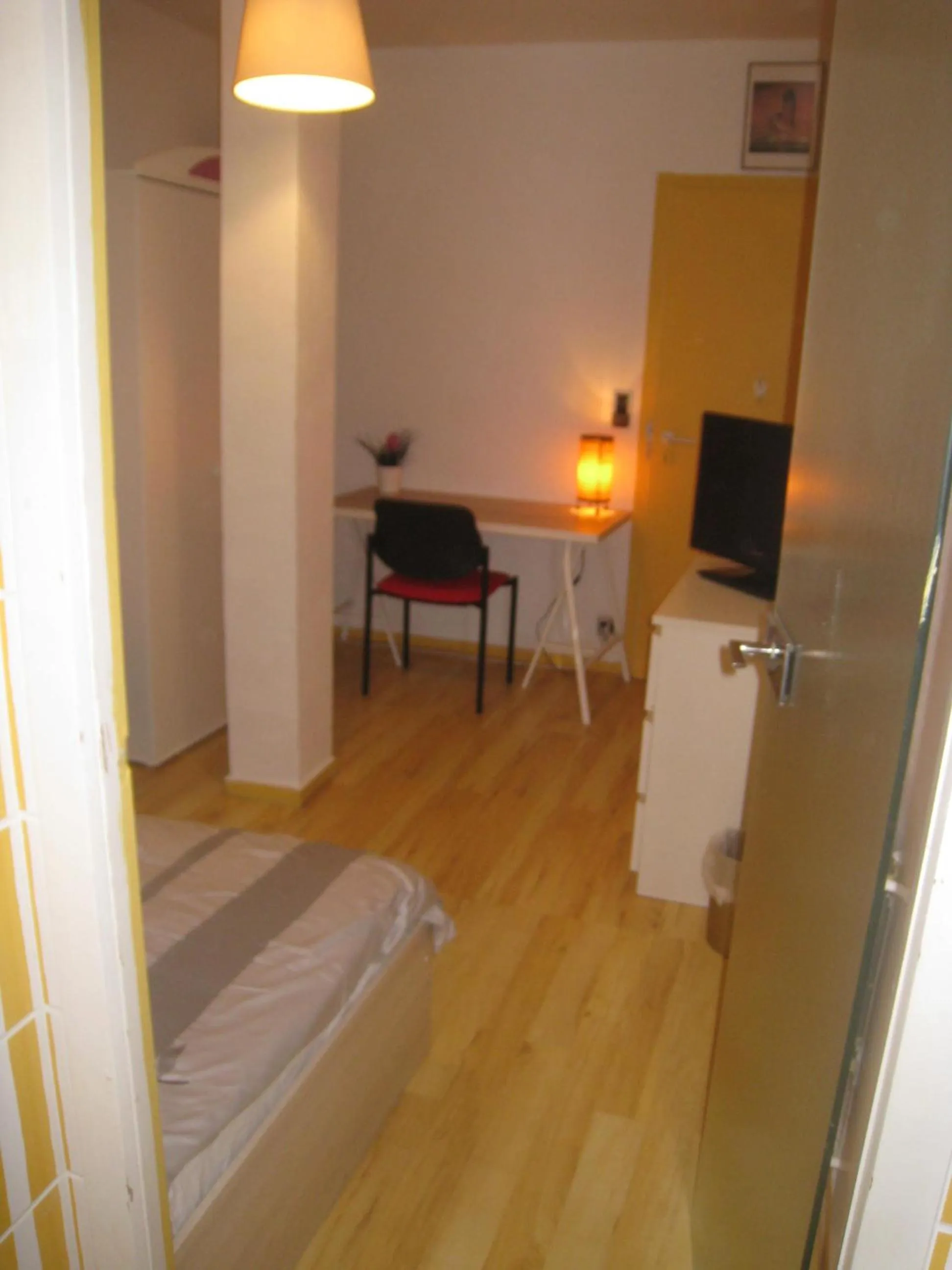 Photo of the whole room, Bed in Chambres Privatives Chez l'Habitant