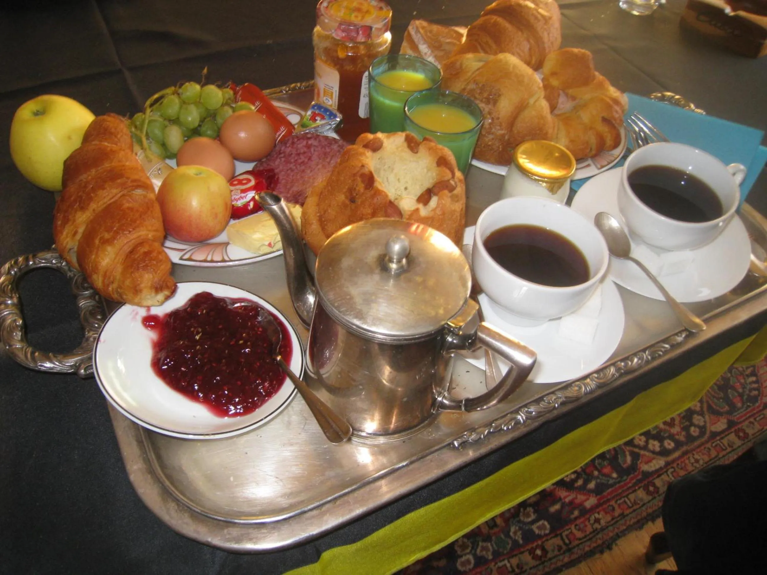 Restaurant/places to eat in Chambres Privatives Chez l'Habitant