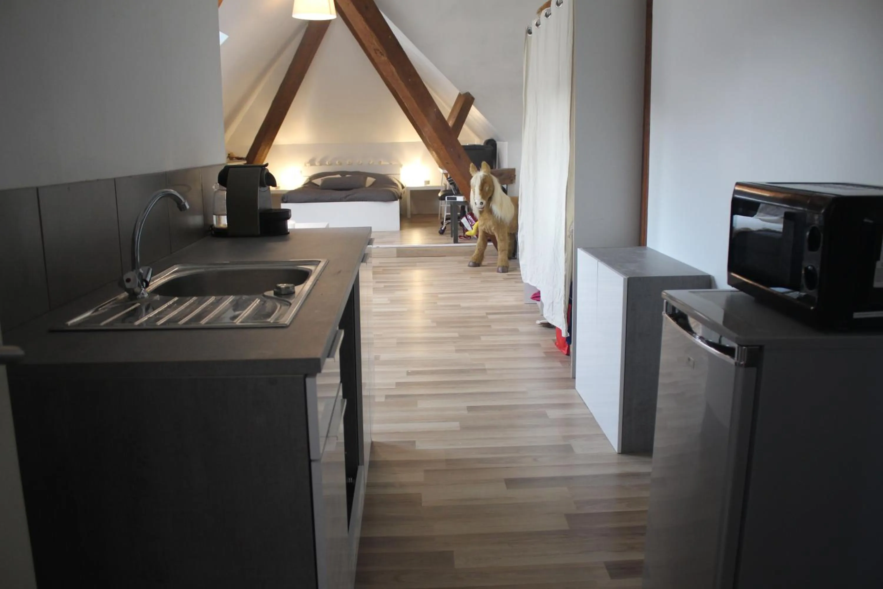 Kitchen or kitchenette in Chambres Privatives Chez l'Habitant