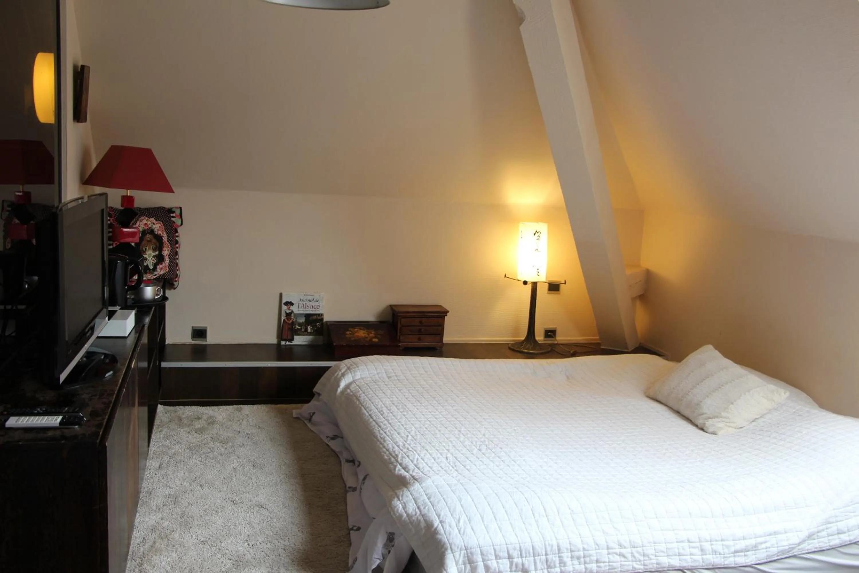 Photo of the whole room, Bed in Chambres Privatives Chez l'Habitant