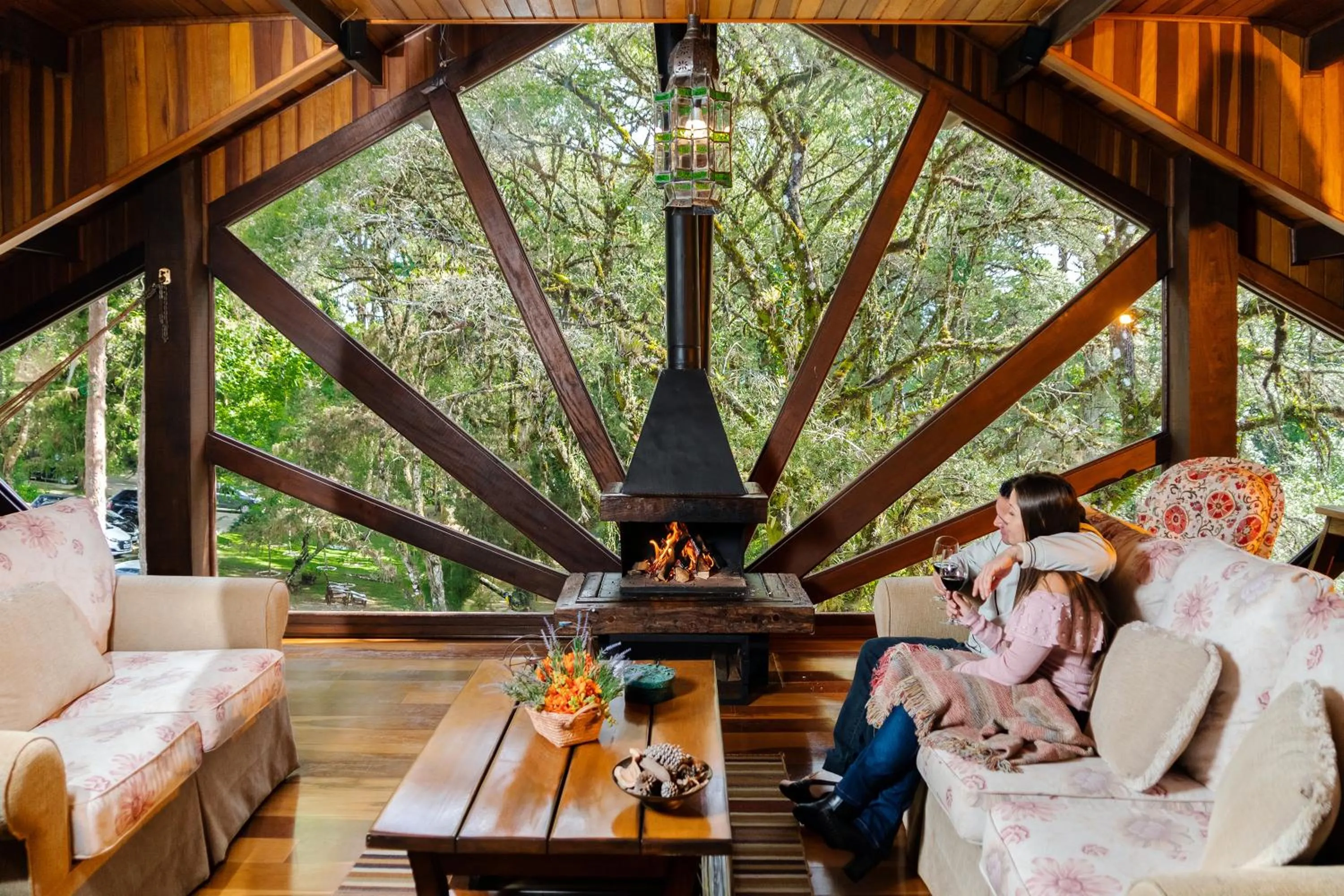 Communal lounge/ TV room in Pousada & Spa Cantos e Contos