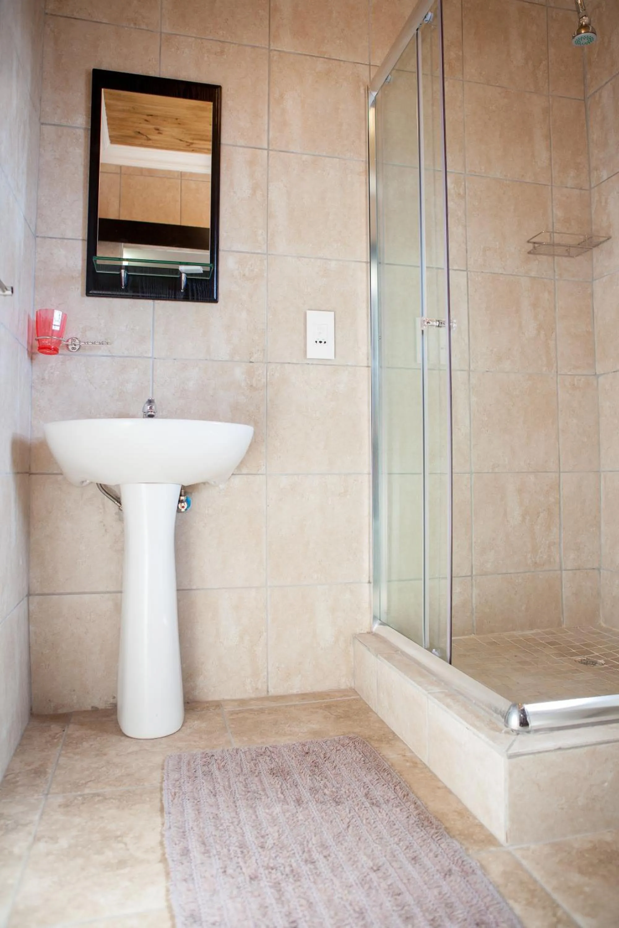 Shower in Oria Guest House