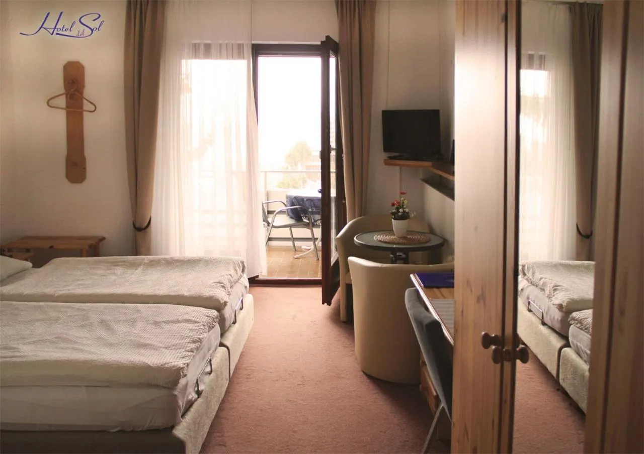 Photo of the whole room, Bed in Hotel Del Sol