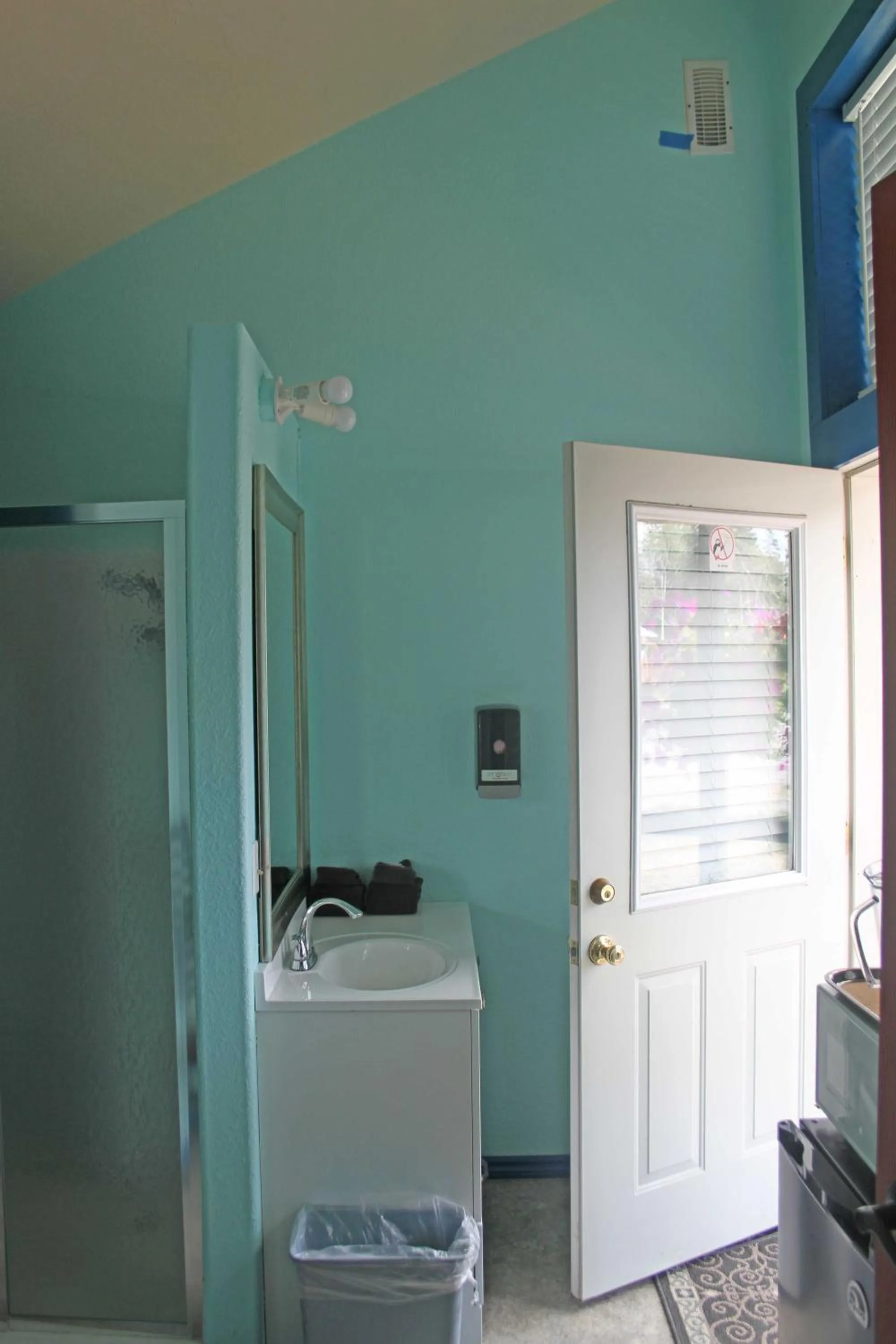 Uncle Nicolai's Inn B&B