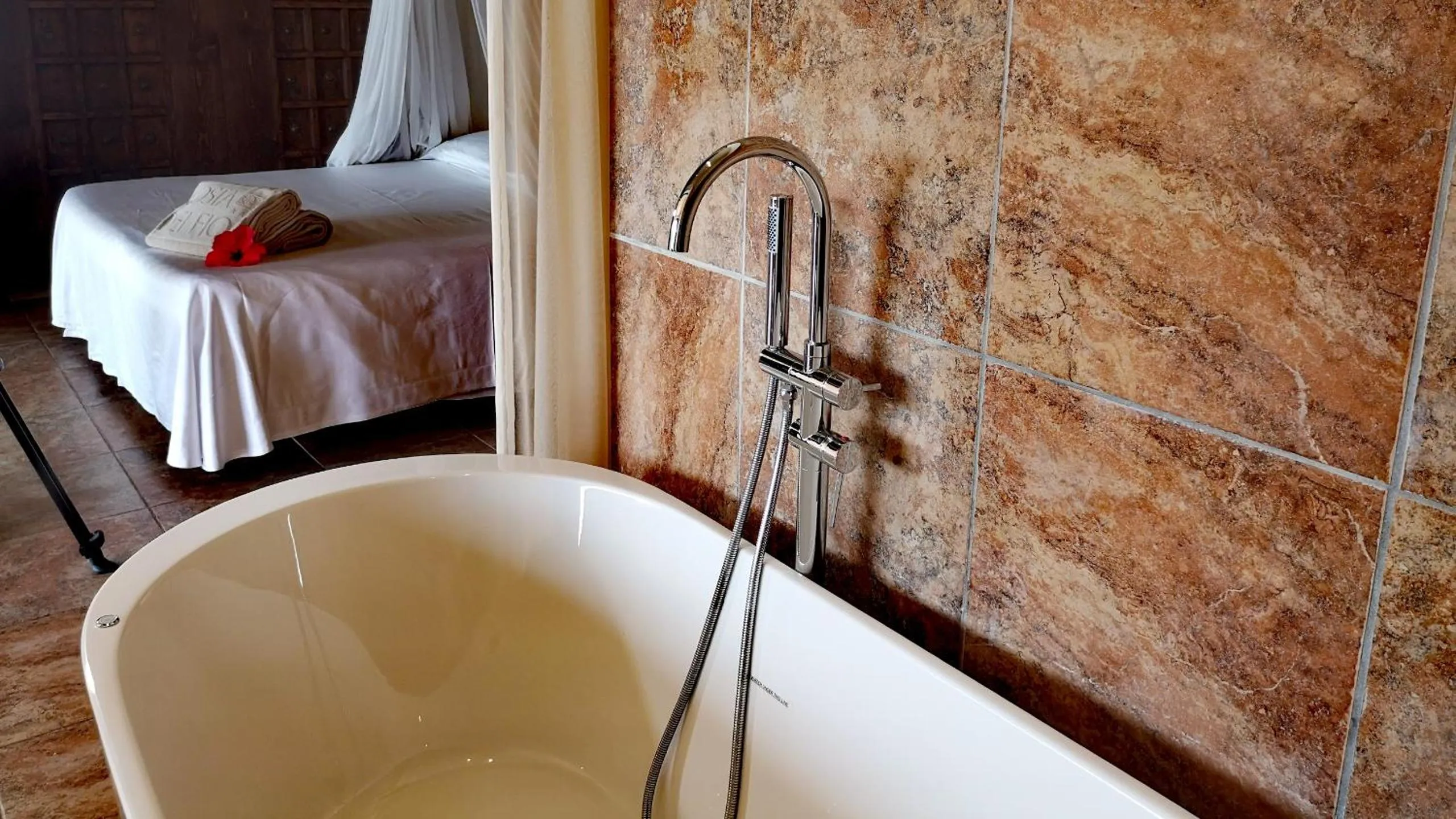 Bathroom, Bed in Hotel Costa dei Fiori