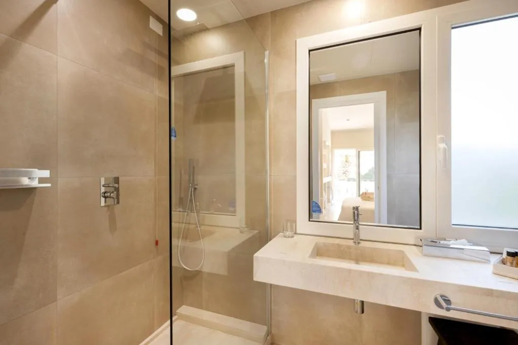 Shower in Hotel Costa dei Fiori