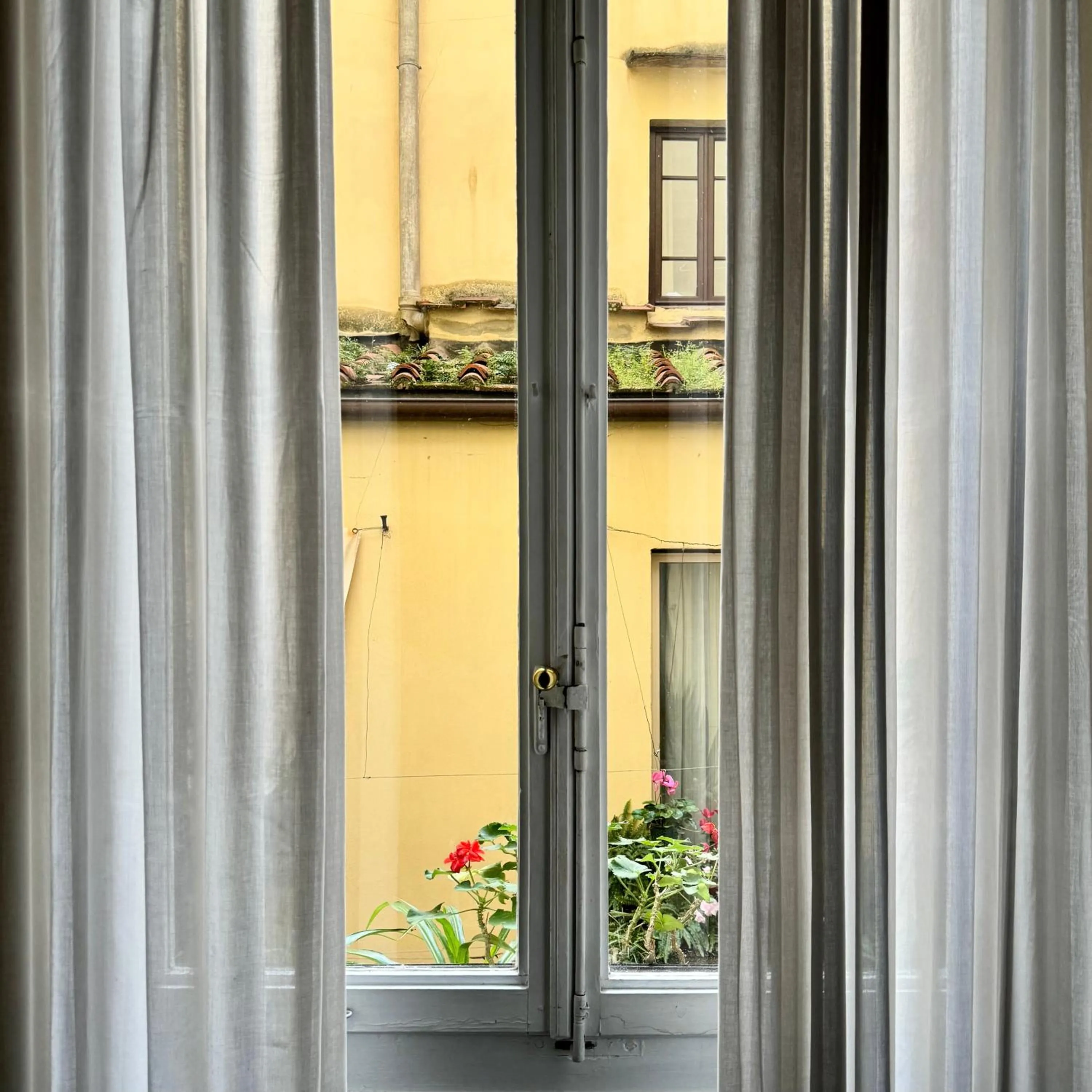 Inner courtyard view in Hotel Cestelli
