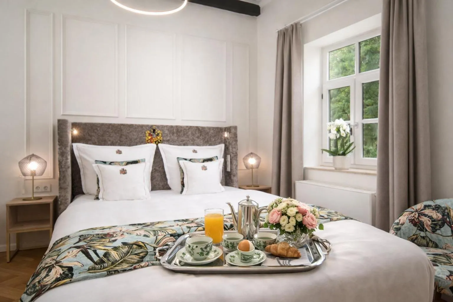 Photo of the whole room, Bed in SCHLOSSRESIDENZ - Boutique Apartments & Hotel Suiten