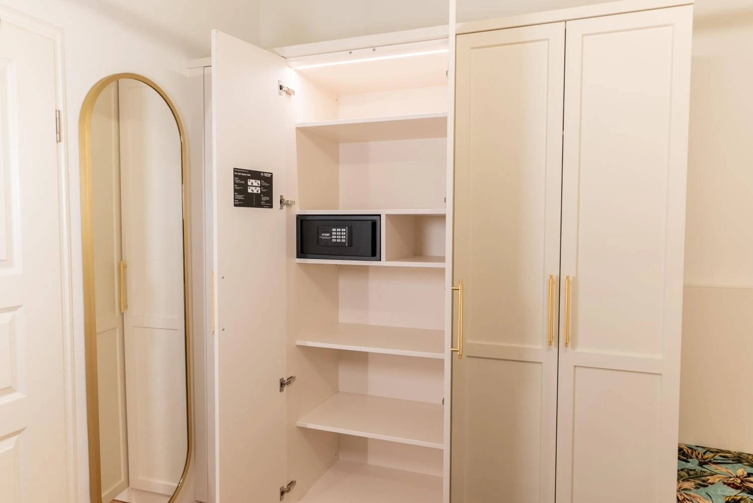 Kitchen or kitchenette in SCHLOSSRESIDENZ - Boutique Apartments & Hotel Suiten