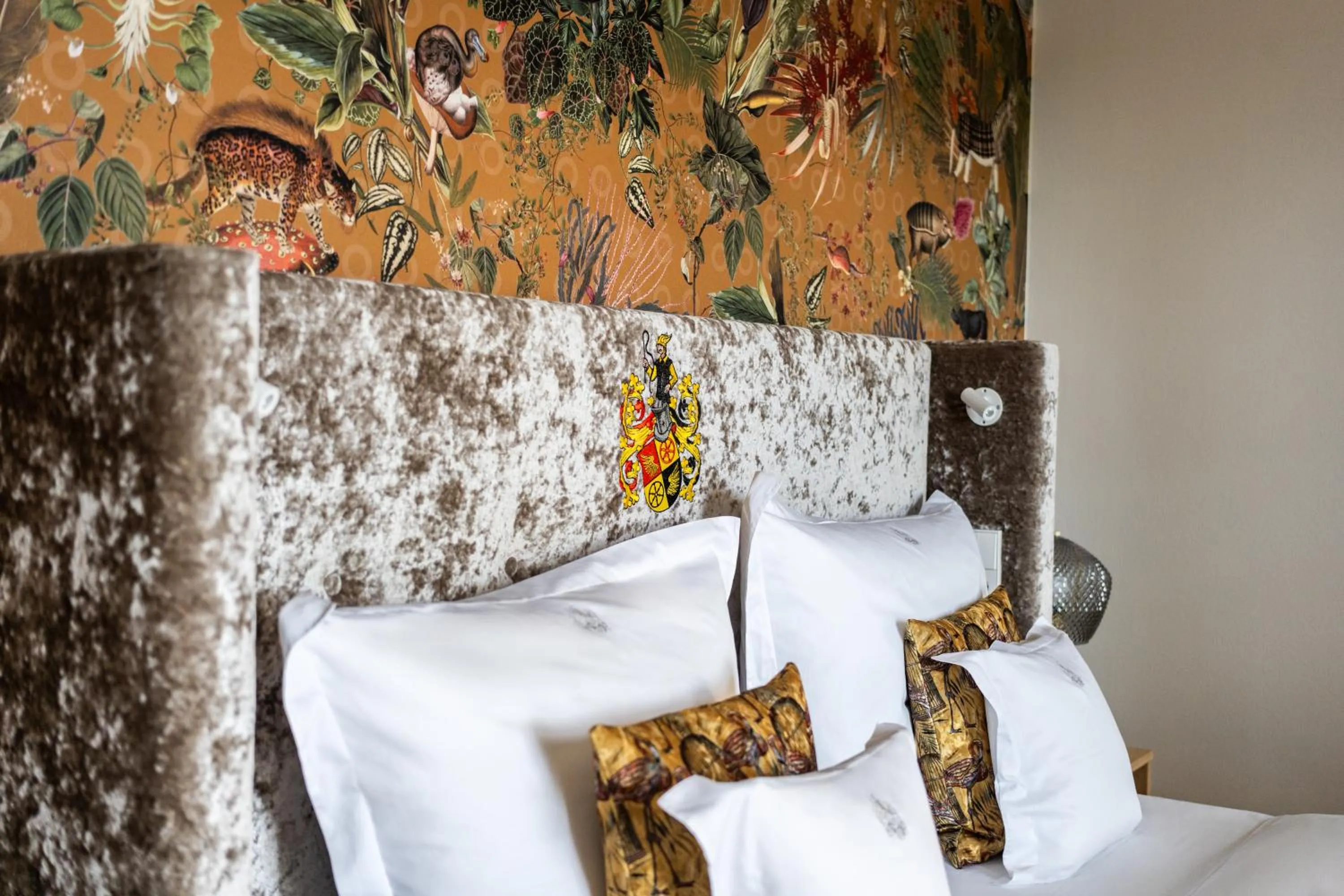 Decorative detail, Bed in SCHLOSSRESIDENZ - Boutique Apartments & Hotel Suiten