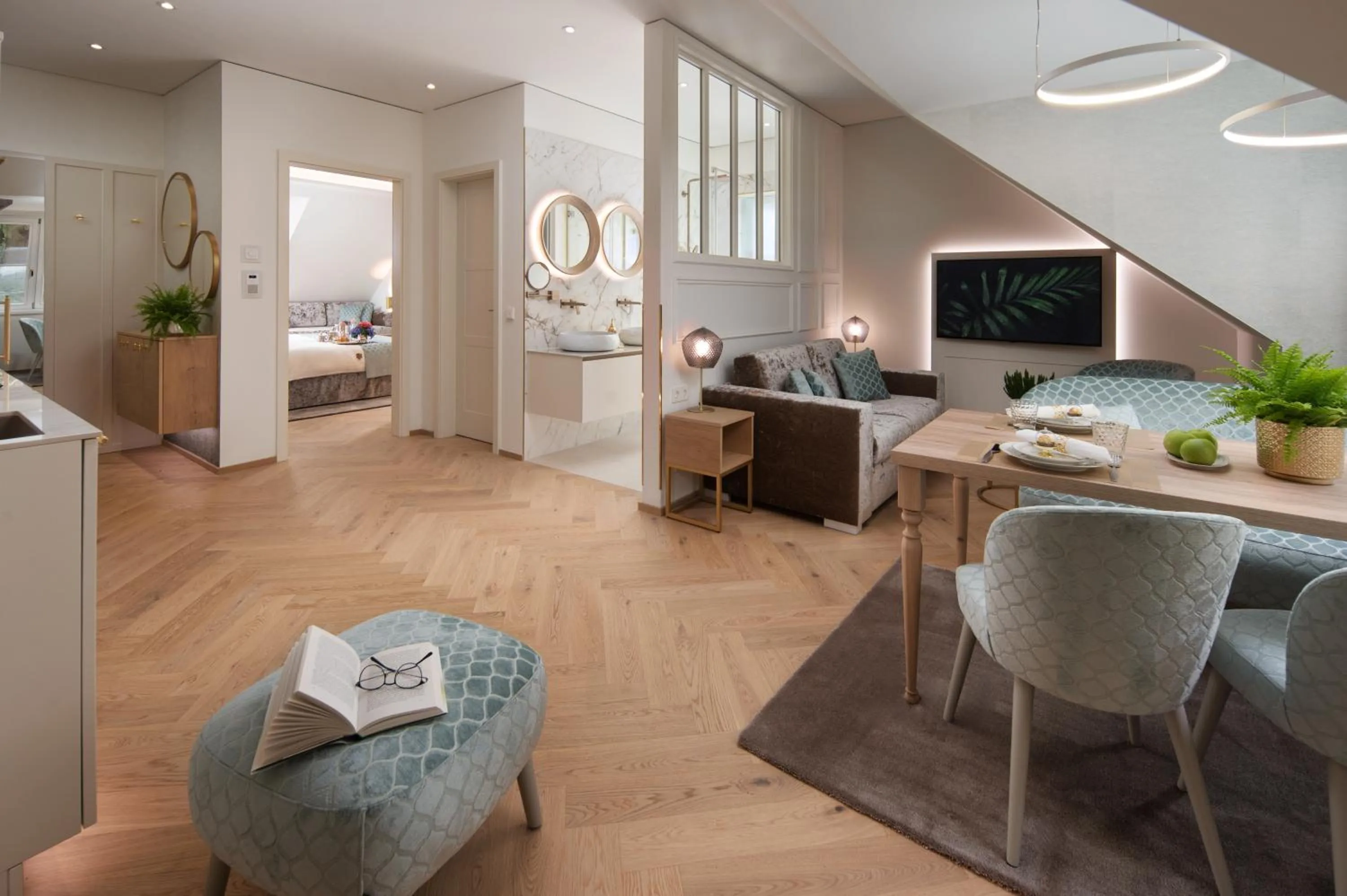 Living room, Bed in SCHLOSSRESIDENZ - Boutique Apartments & Hotel Suiten