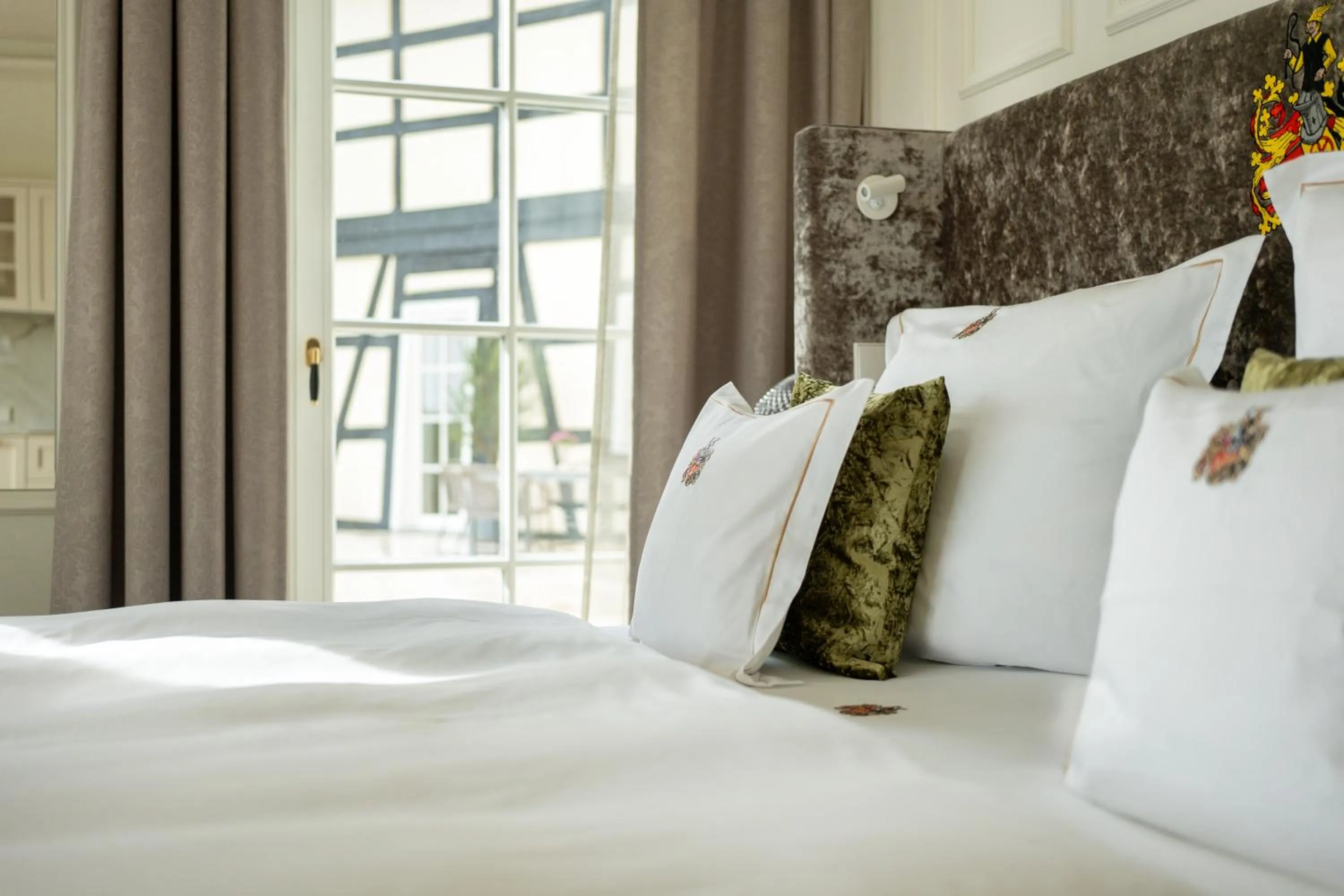 Photo of the whole room, Bed in SCHLOSSRESIDENZ - Boutique Apartments & Hotel Suiten