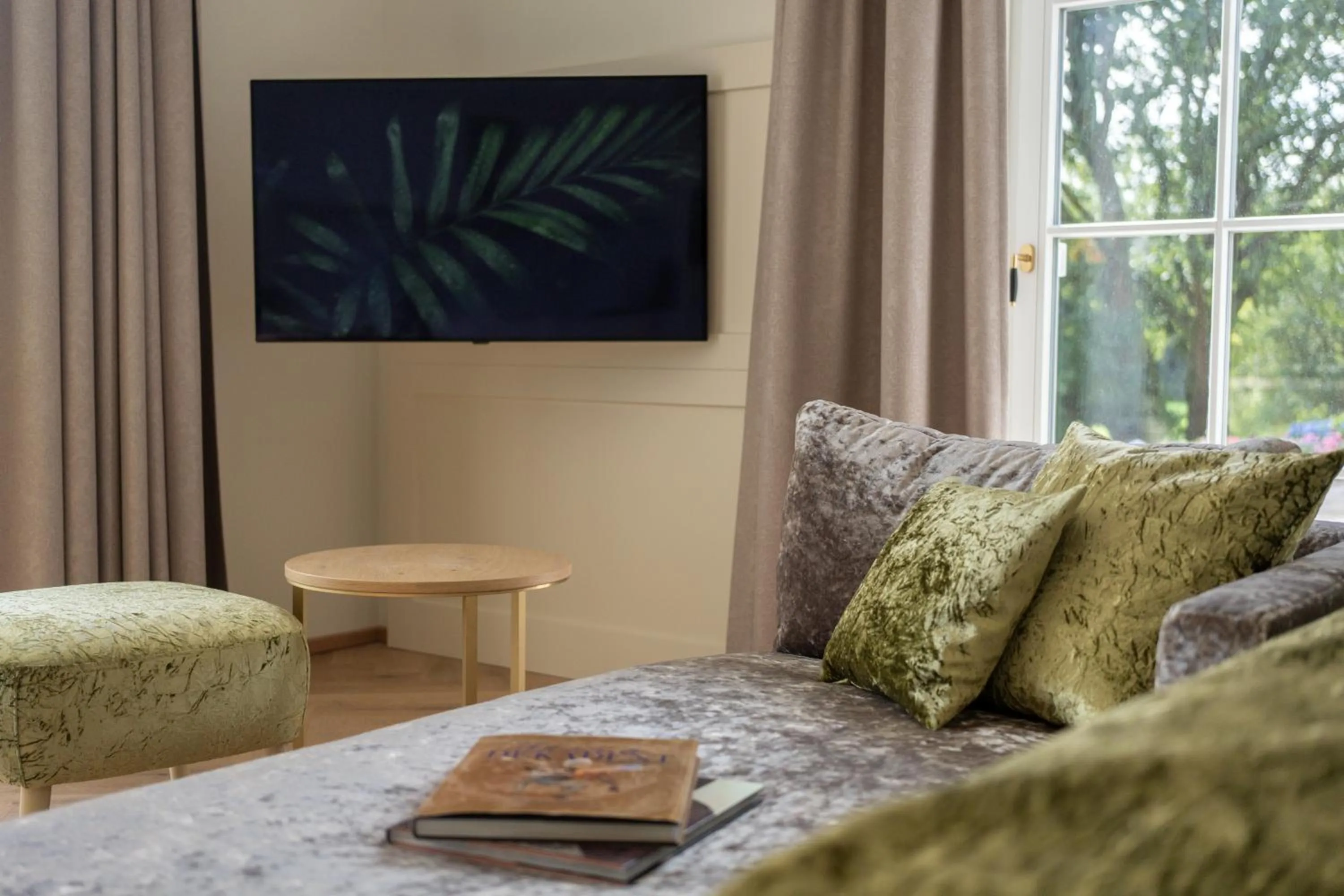 TV and multimedia, Bed in SCHLOSSRESIDENZ - Boutique Apartments & Hotel Suiten