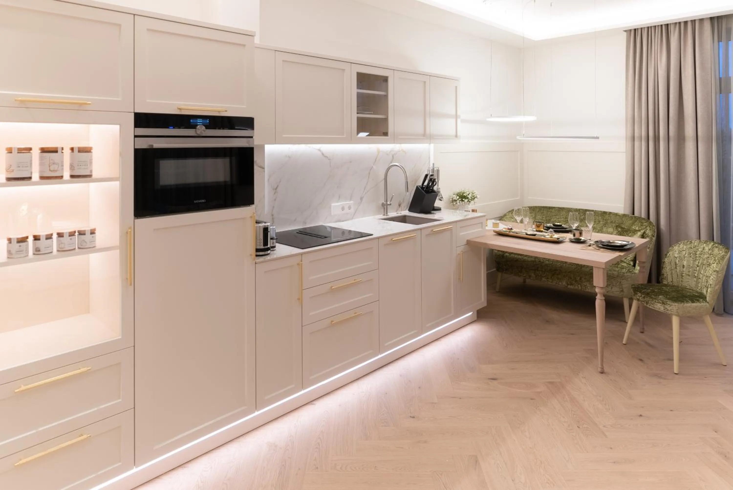Kitchen or kitchenette in SCHLOSSRESIDENZ - Boutique Apartments & Hotel Suiten